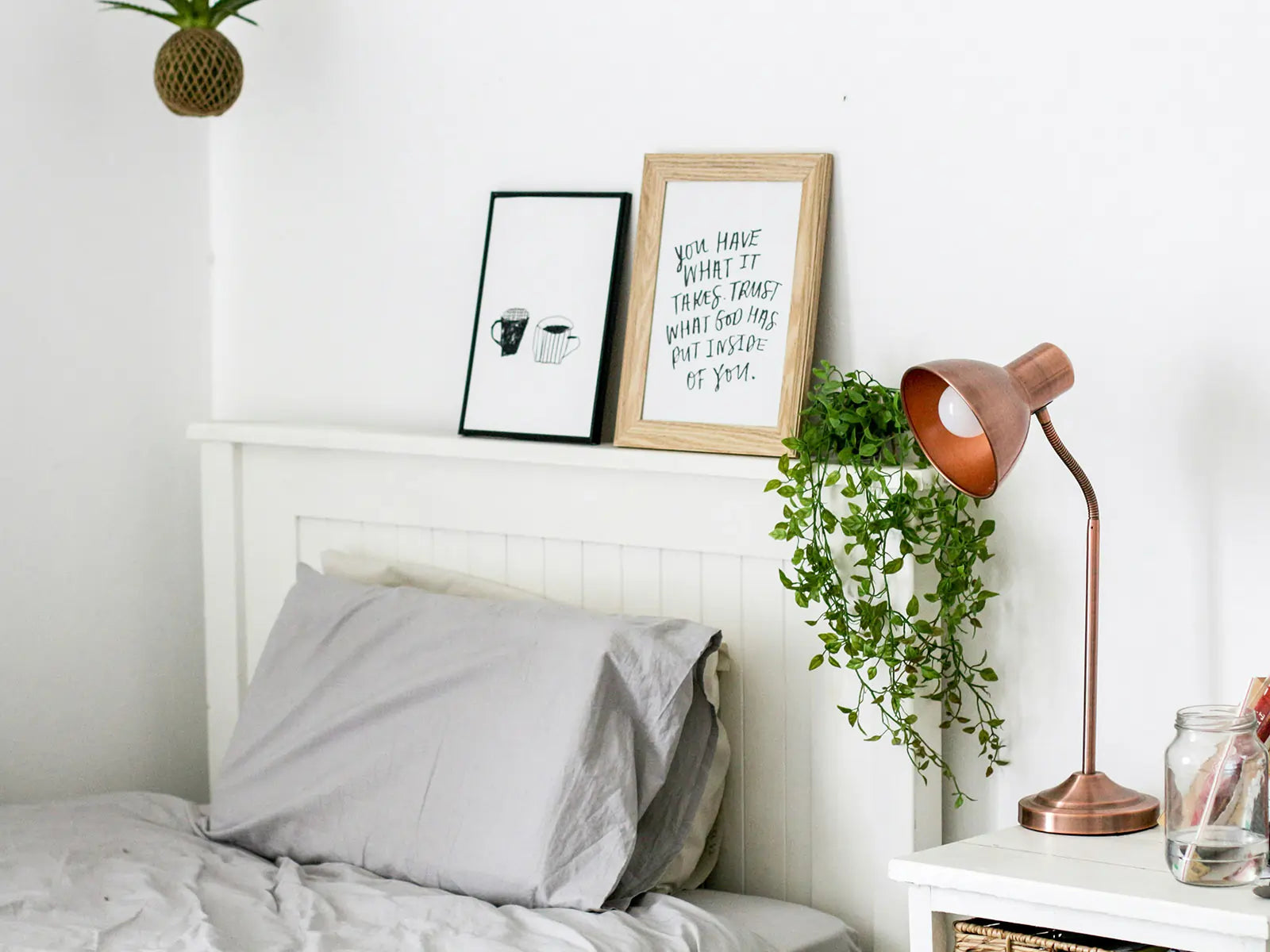 Bedroom Decor(Include Table Lamp)