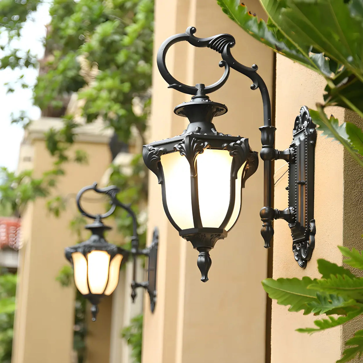 Antique Balck Iron Outdoor LED Wall Lantern Light Image - 6