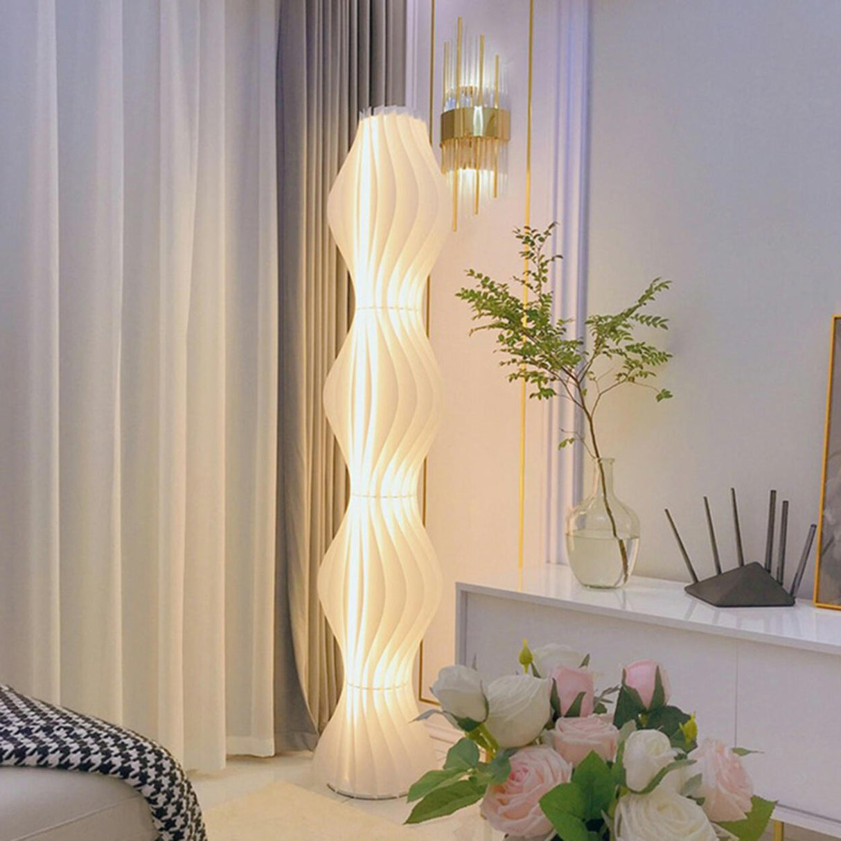 Art Deco Wave Patterned Column Metal Floor Lamp Image - 1