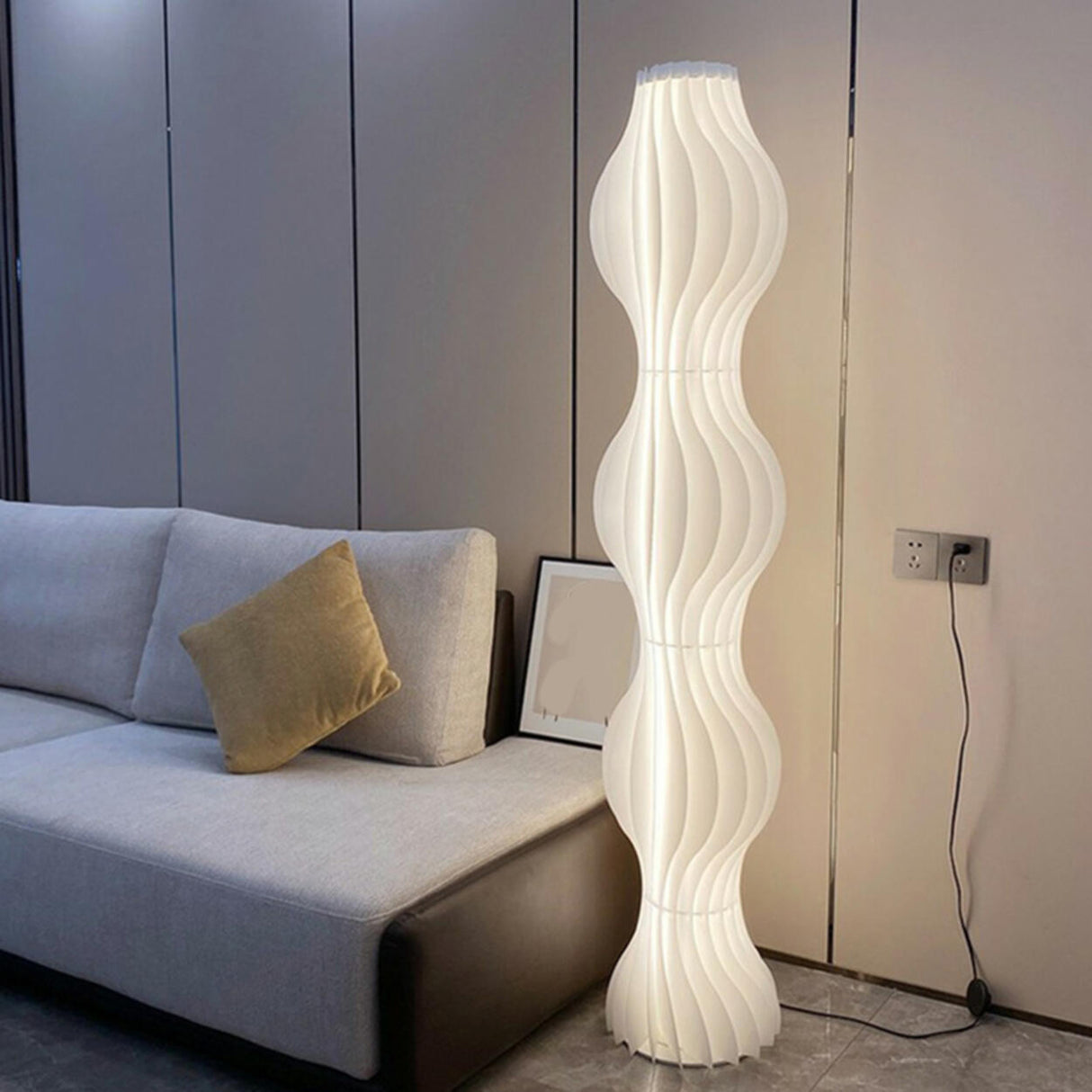 Art Deco Wave Patterned Column Metal Floor Lamp Image - 3