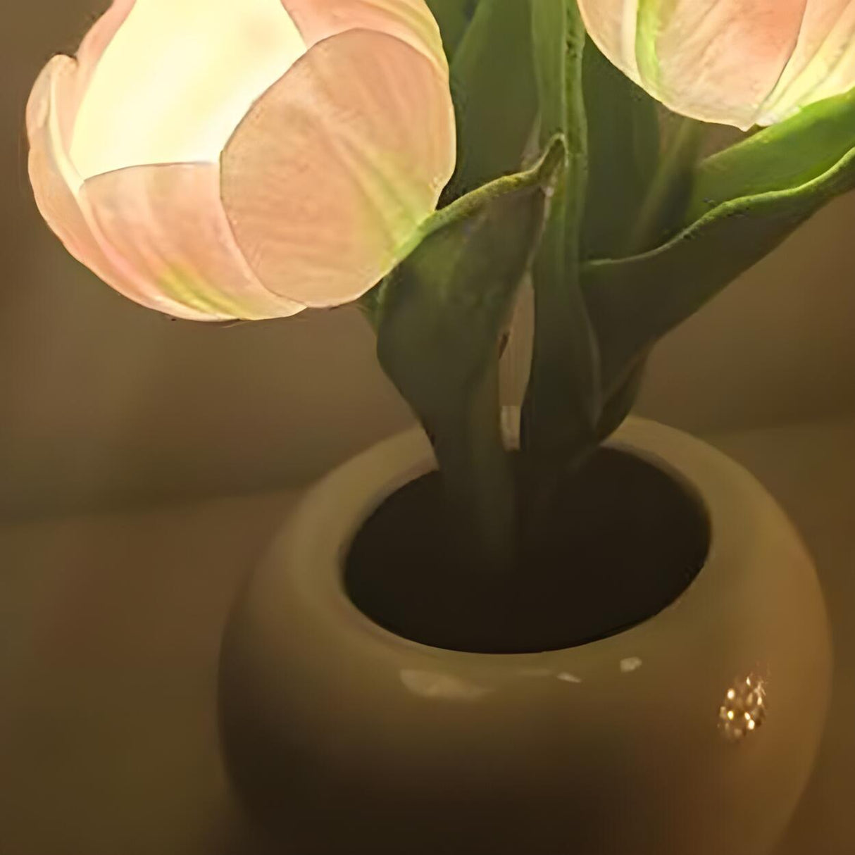 Art Elegant Tulip Ceramic Flower Shape LED Table Lamp Image - 9