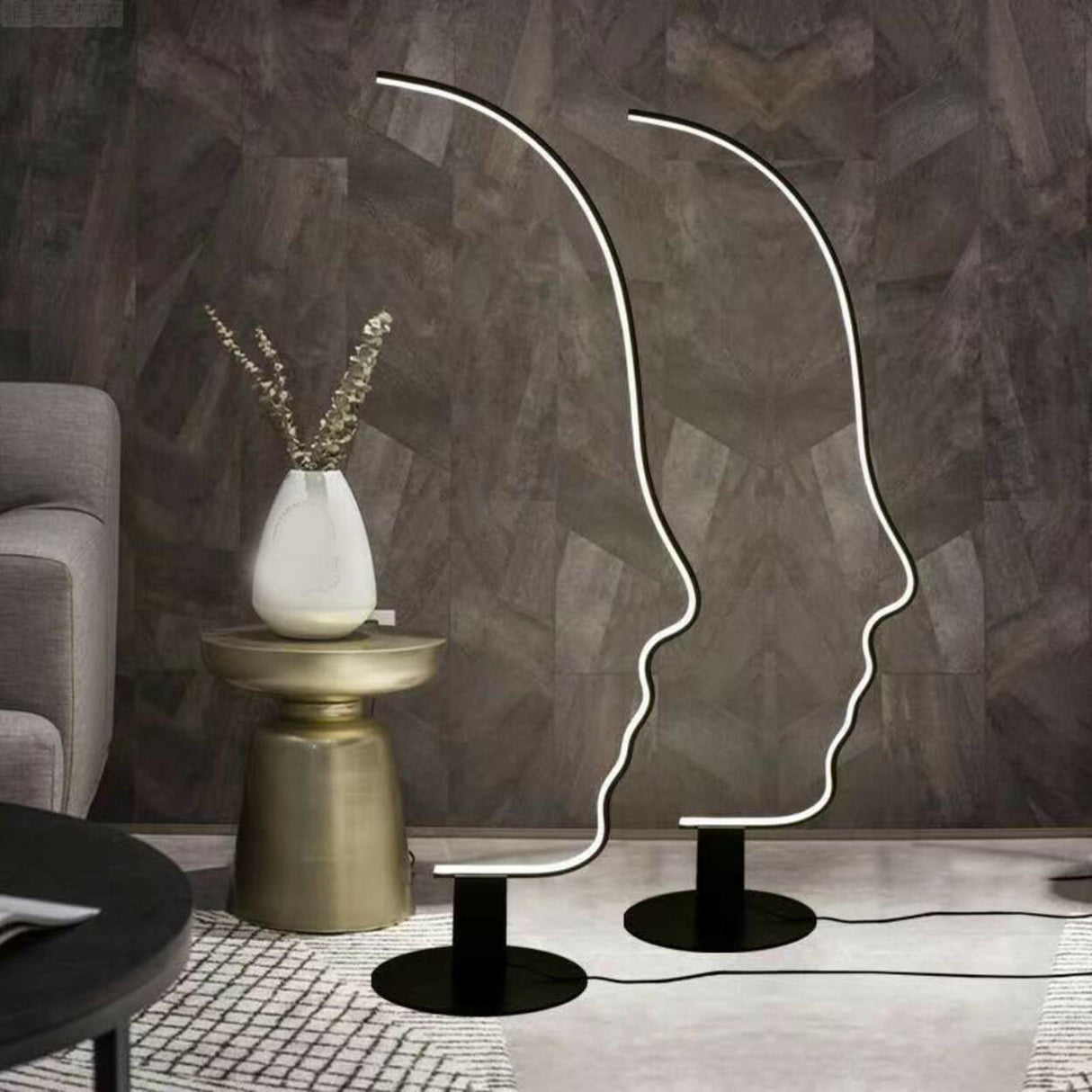 Artistic Black Face-Shaped Linear Metal Floor Lamp Image - 4