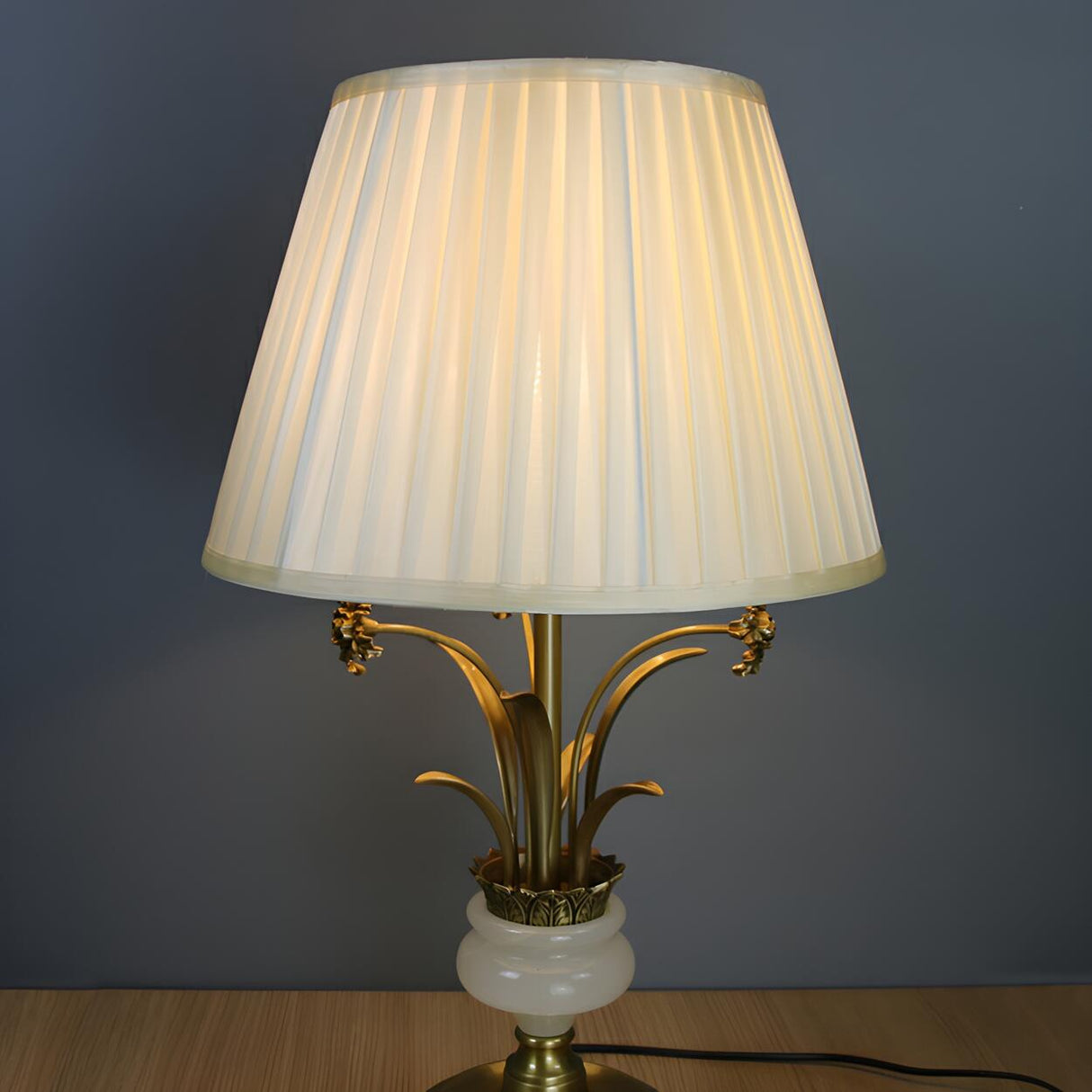 Artistic Elegant Gold Floral Metal Base Table Lamp Image - 13