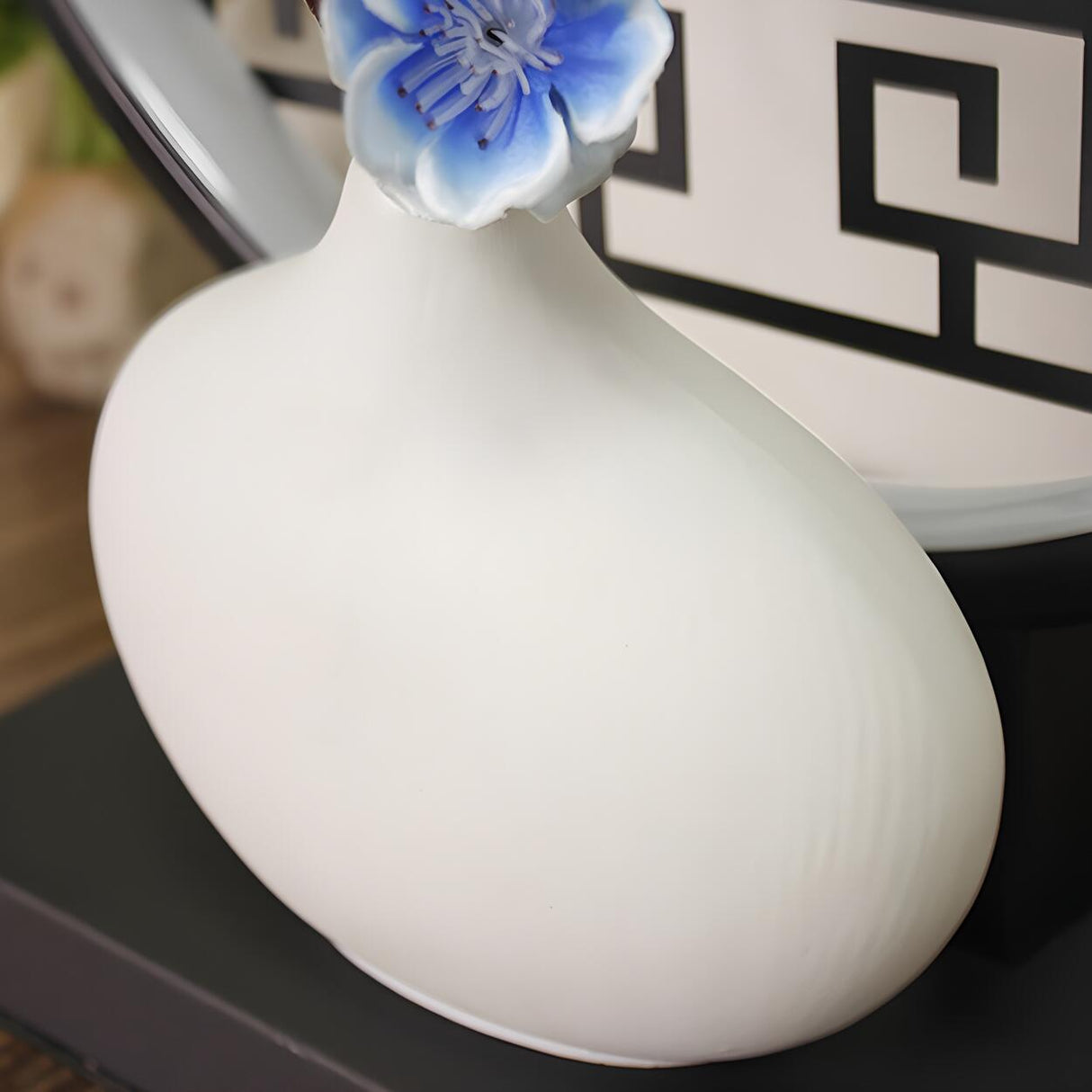 Artistic Flower Vase LED Circle Decor Metal Table Lamp Image - 14