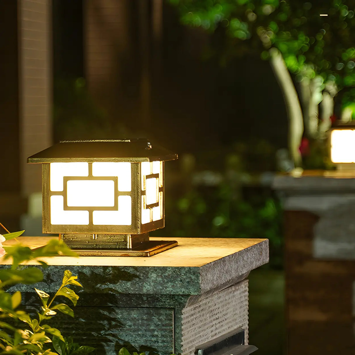 Asian Style Square Metal LED Outdoor Pillar Table Lamp Image - 13