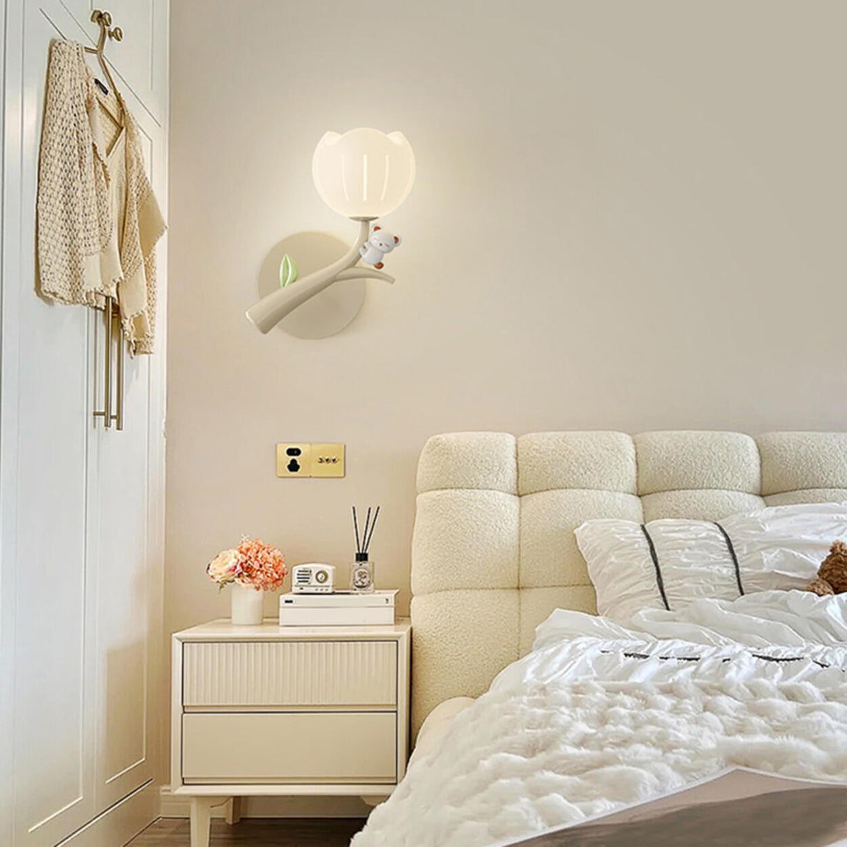 Bedroom Cute White Apple-Shaped Metal Wall Sconce Image - 16