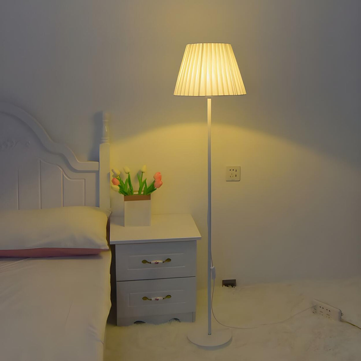 Bedside Classic Pleated Fabric White Column Floor Lamp Image - 1