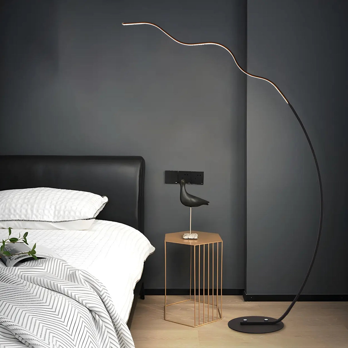 Black Bedside Modern Curved Metal LED Floor Lamp Image - 1