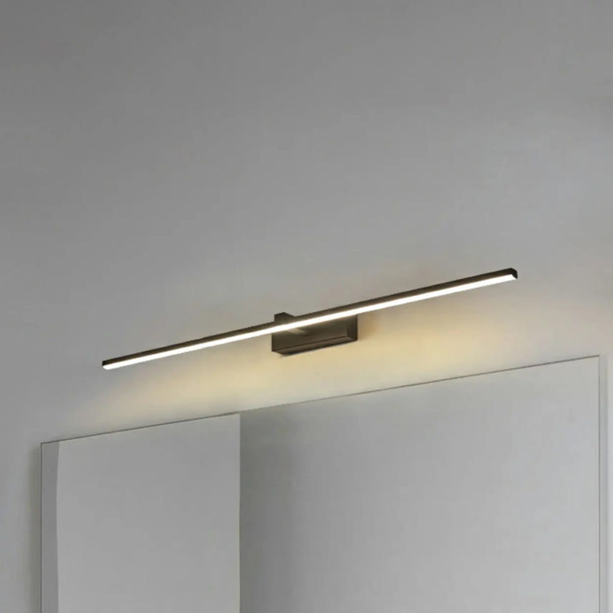 Black Modern Linear LED Bathroom Metal Vanity Light Image - 2