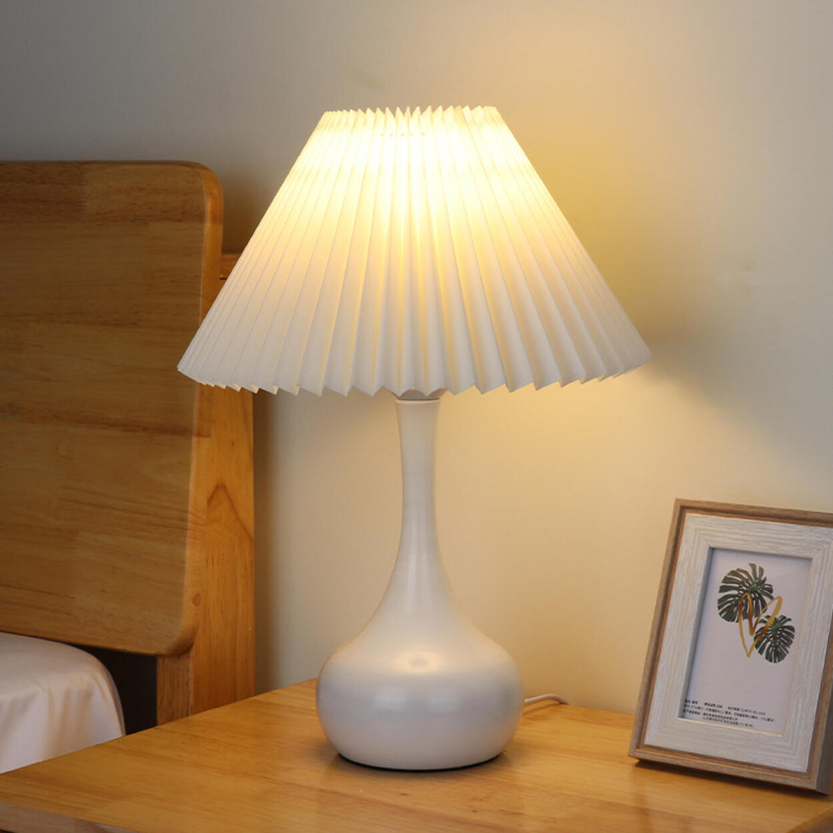 Classic Black Vase-Shaped Base LED Bedside Table Lamp Image - 4