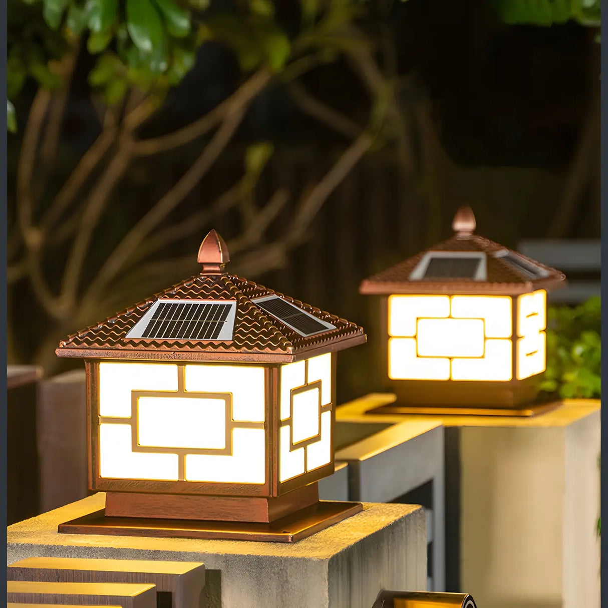 Classic Chinese Style Solar Outdoor LED Pillar Cap Lamp Image - 4