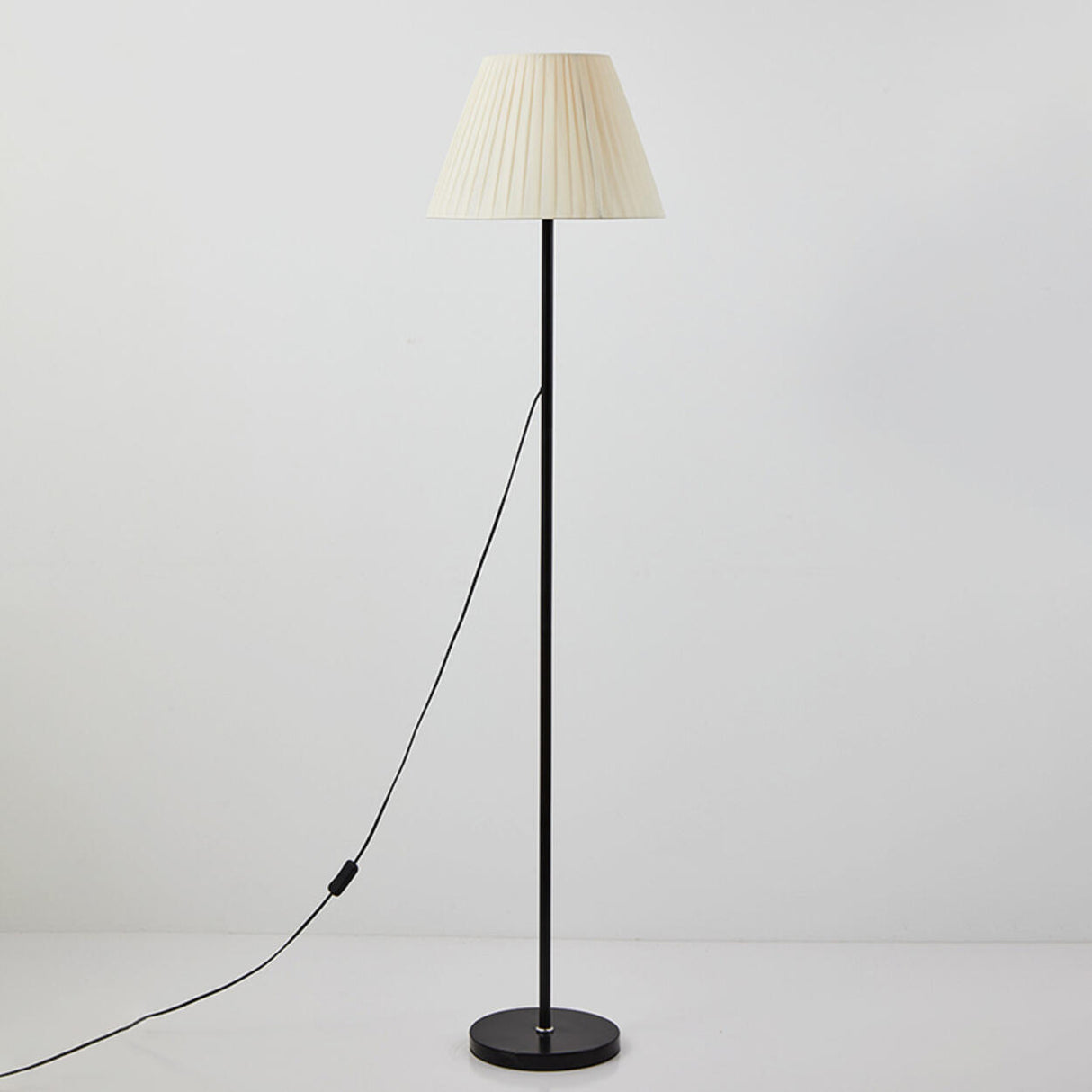 Classic Contemporary Pleated Shade Black Floor Lamp Image - 8