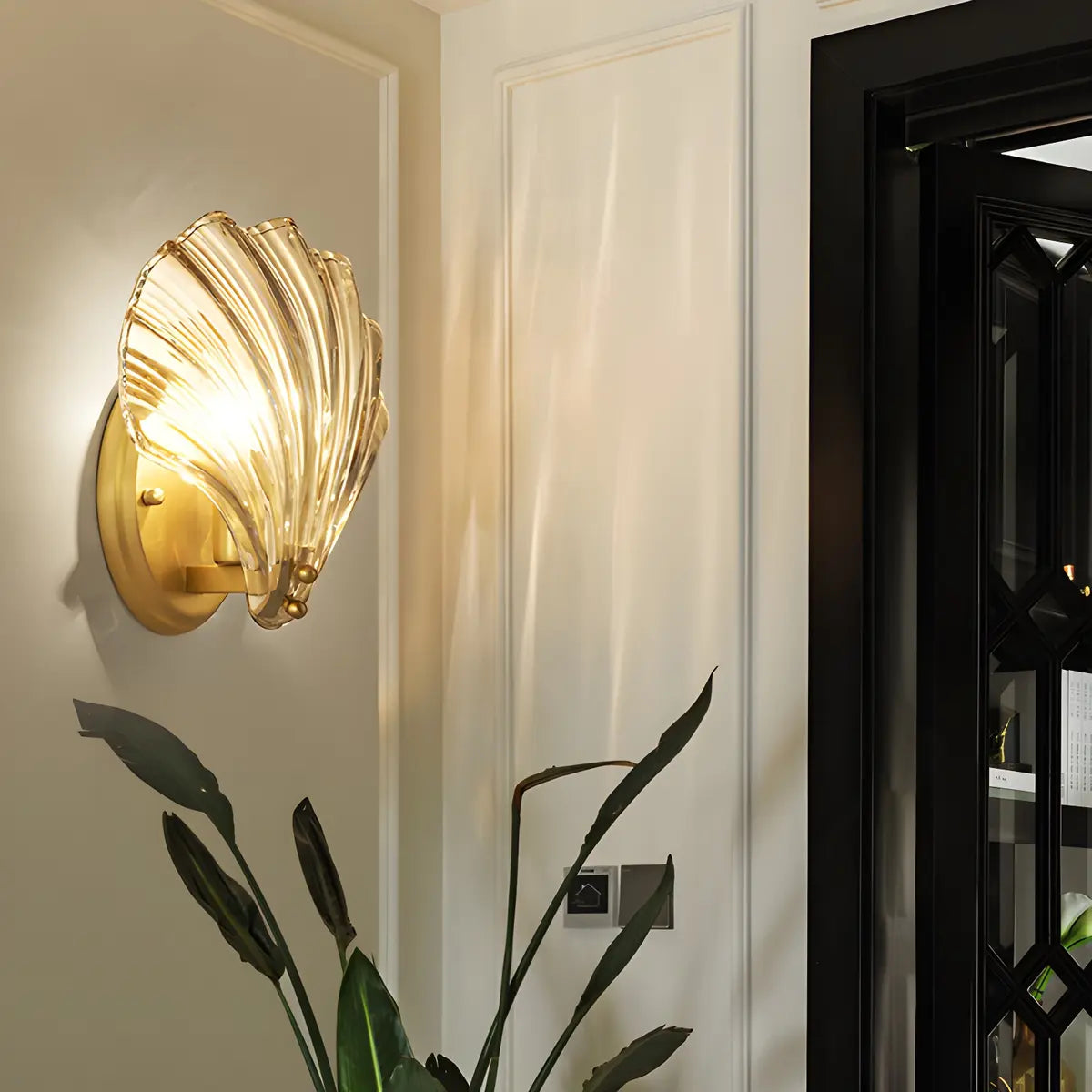 Coastal Shell Glass Gold Entryway Gold Wall Sconce Image - 3