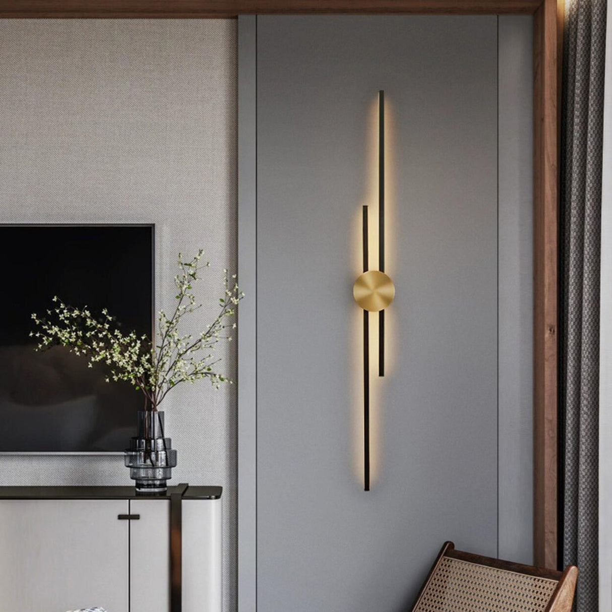 Contemporary Black and Gold Linear Metal Wall Sconce Image - 1