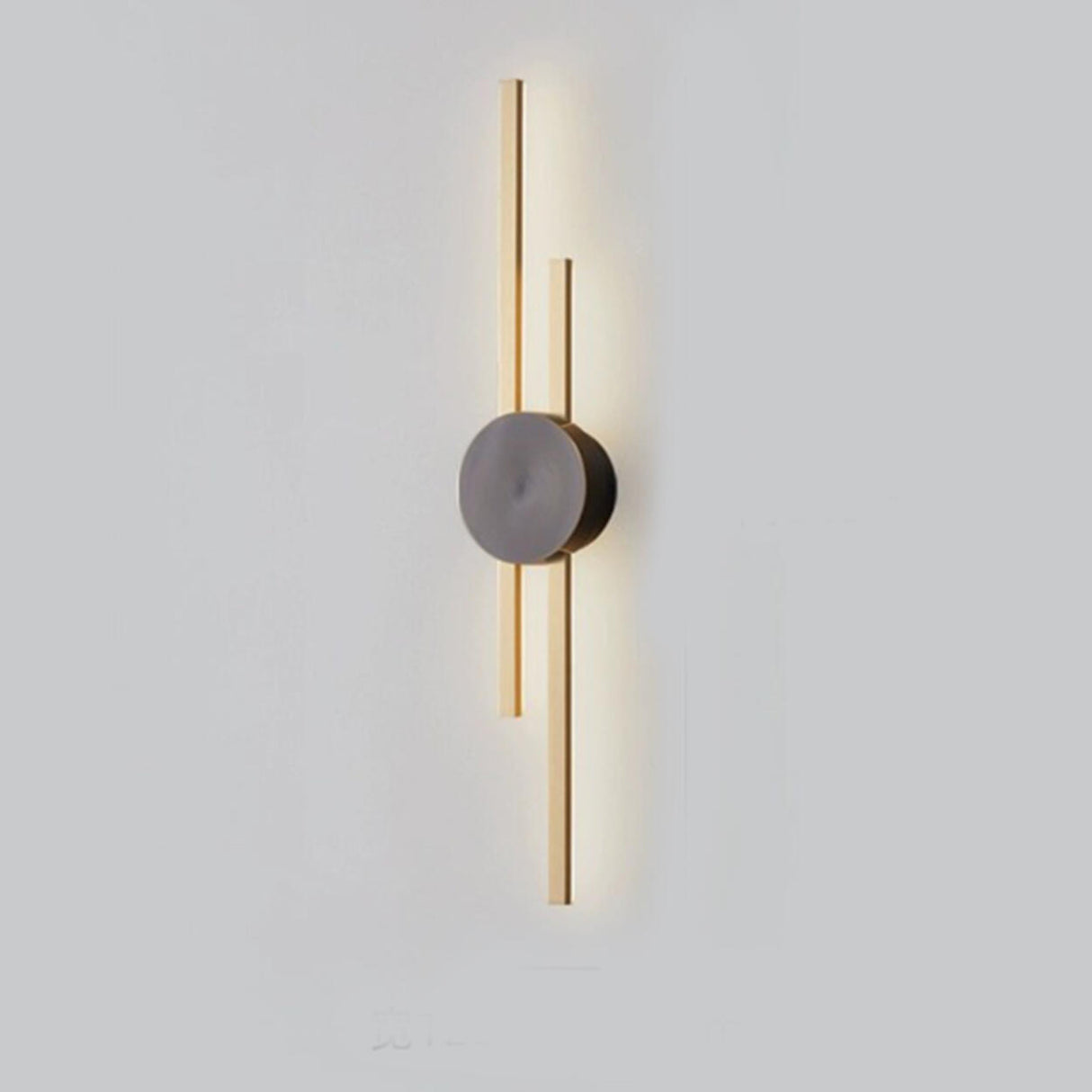 Contemporary Black and Gold Linear Metal Wall Sconce Image - 2