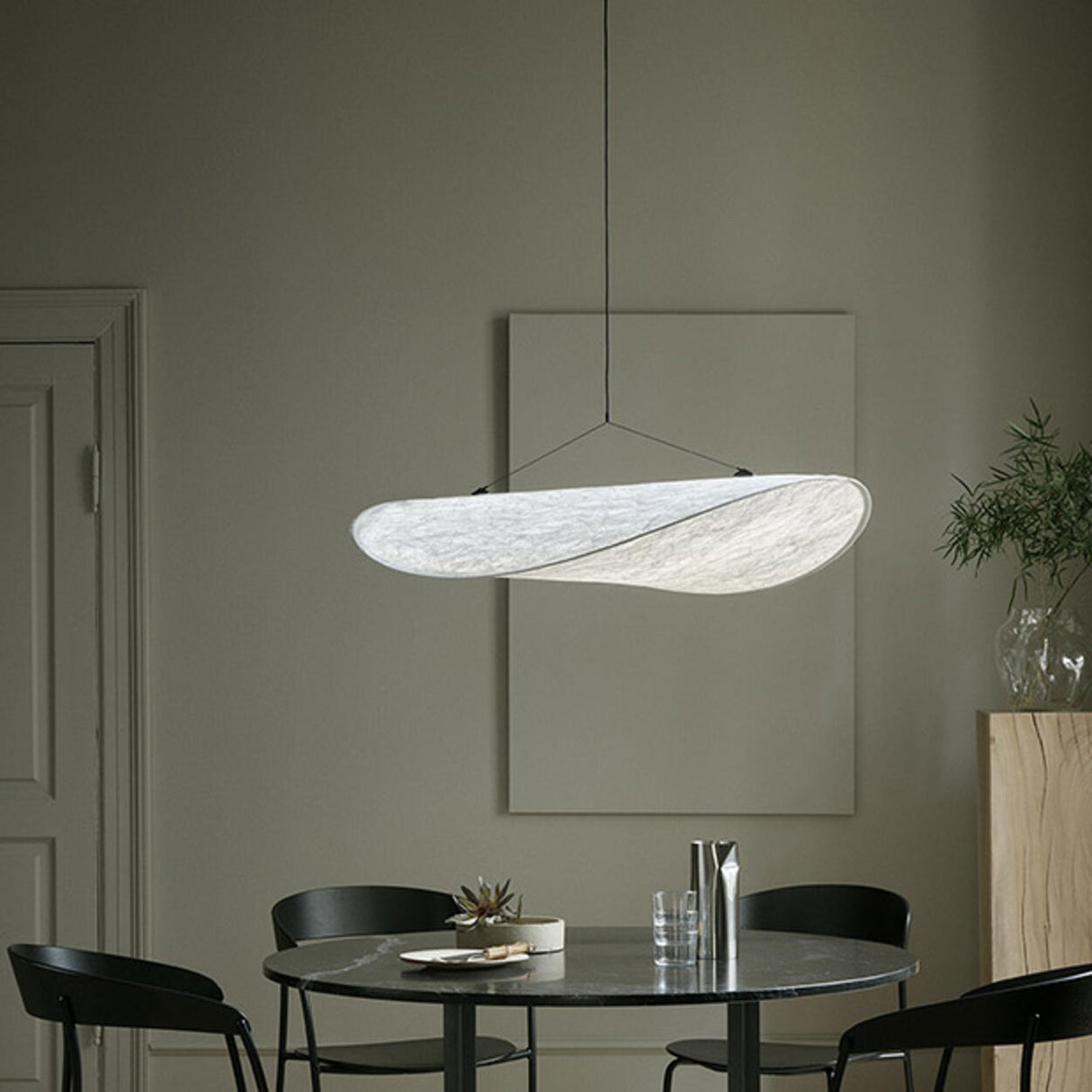 Contemporary Dining Room White Curved Fabric Pendant Light Image - 3