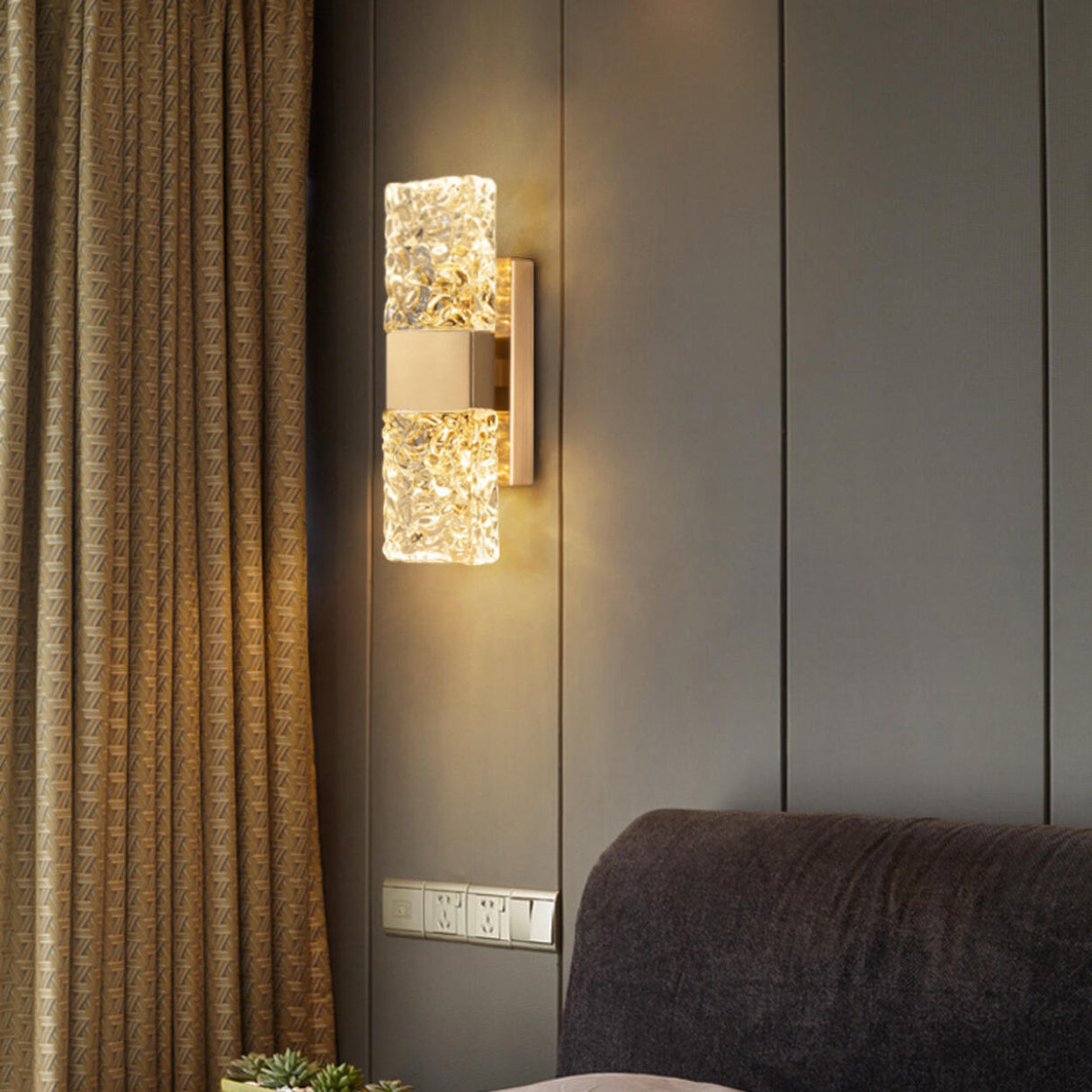 Contemporary Gold Crystal Rectangular Wall Sconce Image - 4