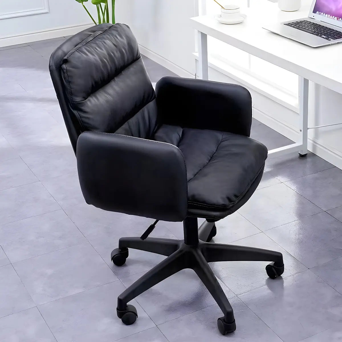 Contemporary Swivel Leather Office Chair with Wheels Image - 1