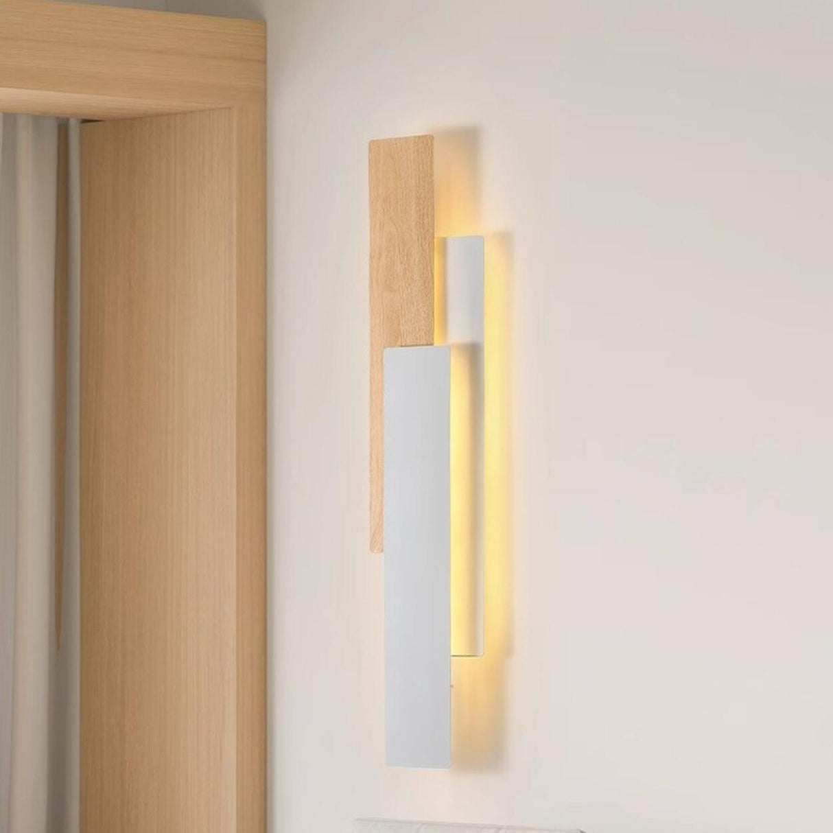 Contemporary Vertical Tiered Wall Sconce Image - 3