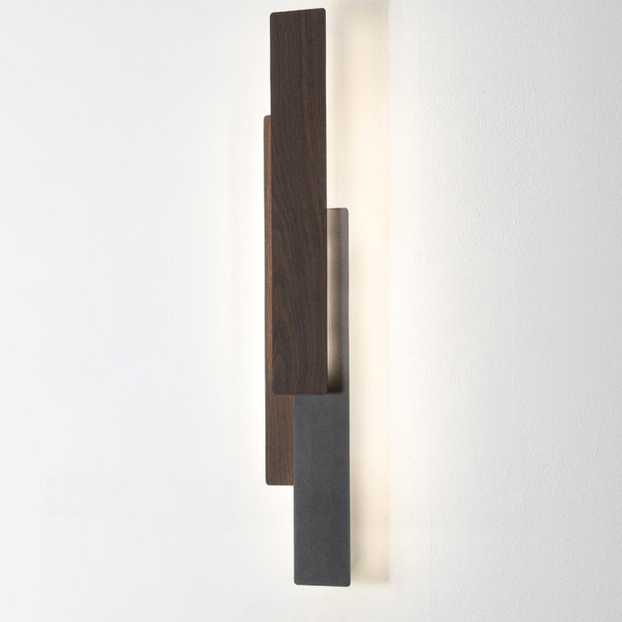 Contemporary Vertical Tiered Wall Sconce Image - 8