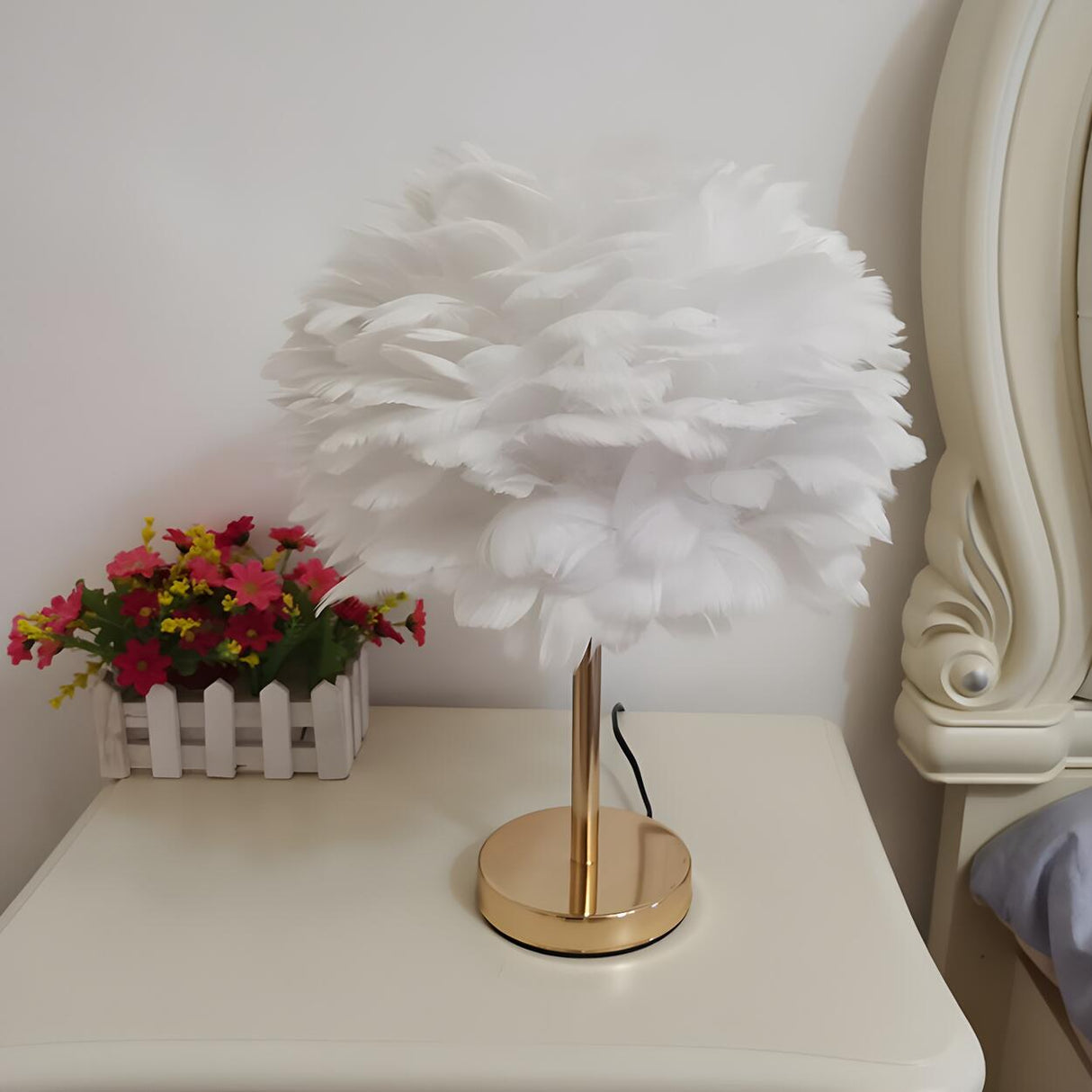 Creative Feather Shade Bedroom Decorative Table Lamp Image - 13