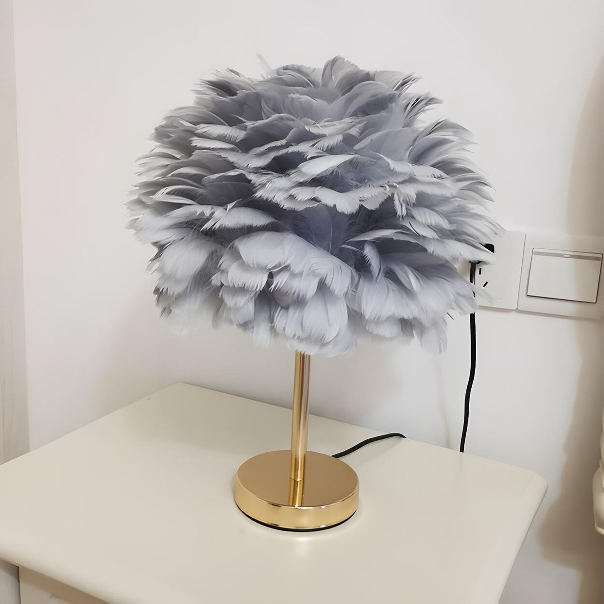 Creative Feather Shade Bedroom Decorative Table Lamp Image - 15