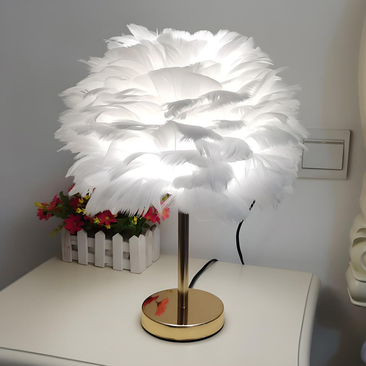 Creative Feather Shade Bedroom Decorative Table Lamp Image - 3