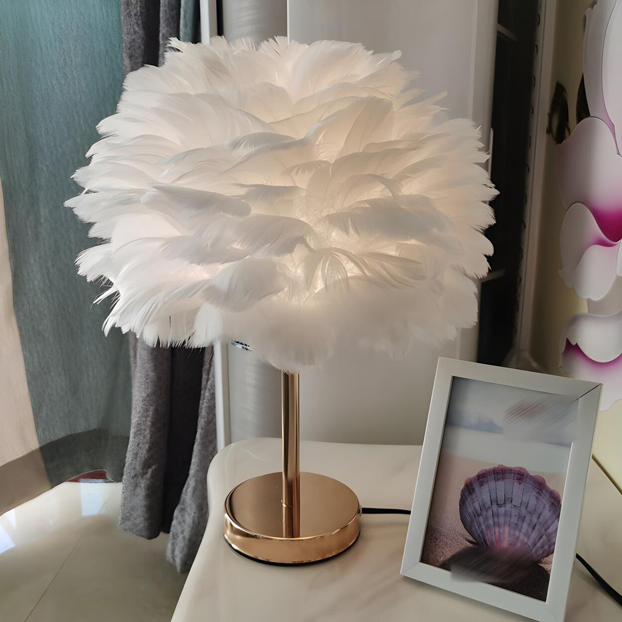 Creative Feather Shade Bedroom Decorative Table Lamp Image - 4