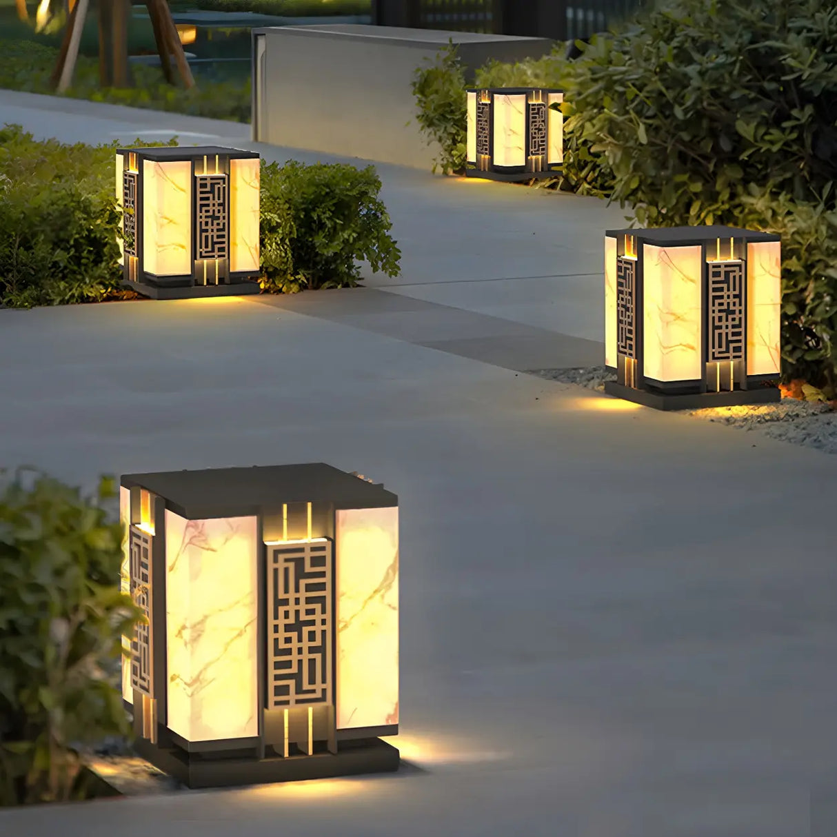 Elegant Chinese Pattern Square Metal Outdoor Lamp Image - 12