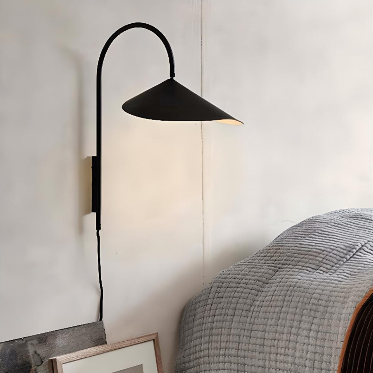 Elegant Geometric Bedside LED Wall Sconce Lights Image - 4