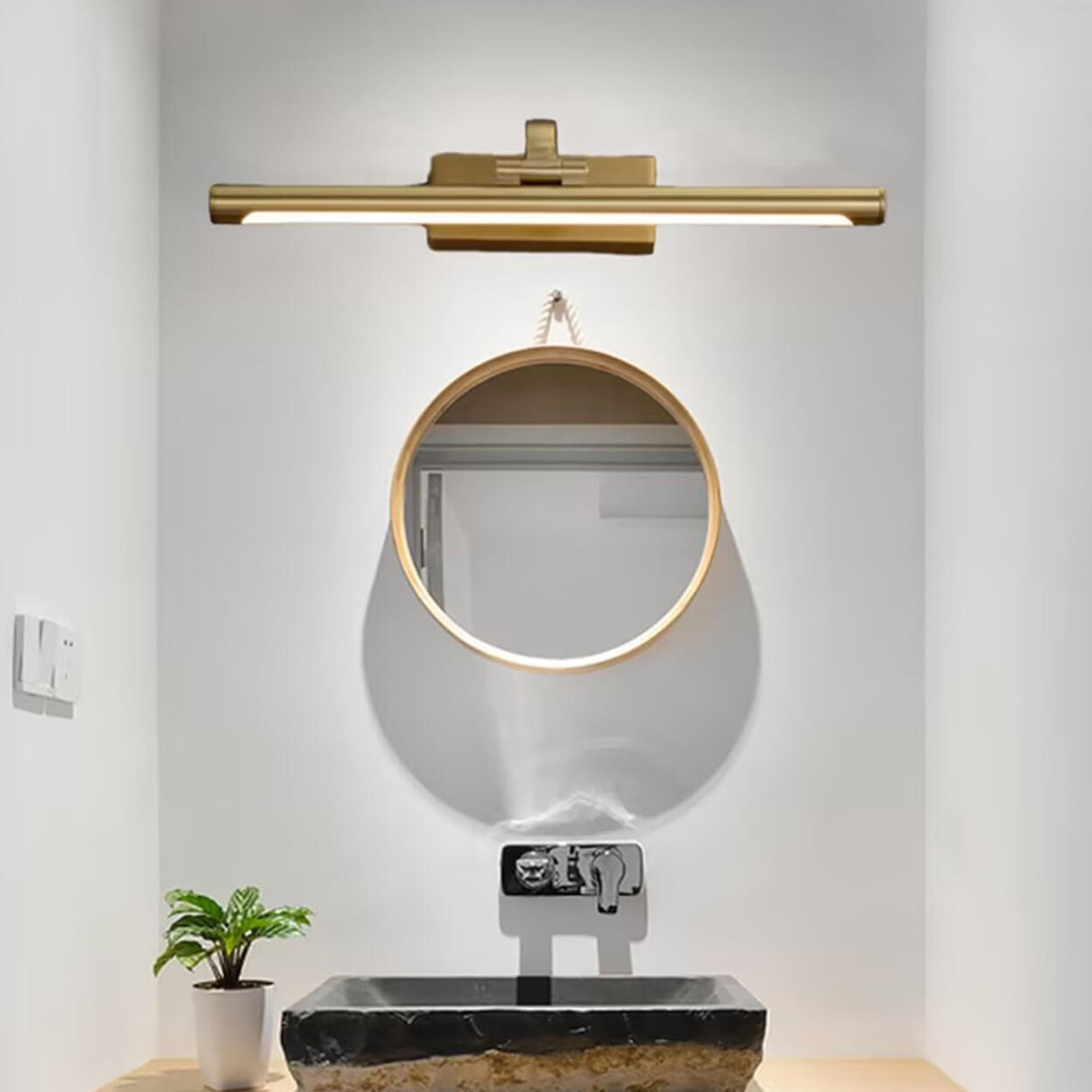 Elegant Gold Cylinder Vanity Mirror Light Fixture Image - 1