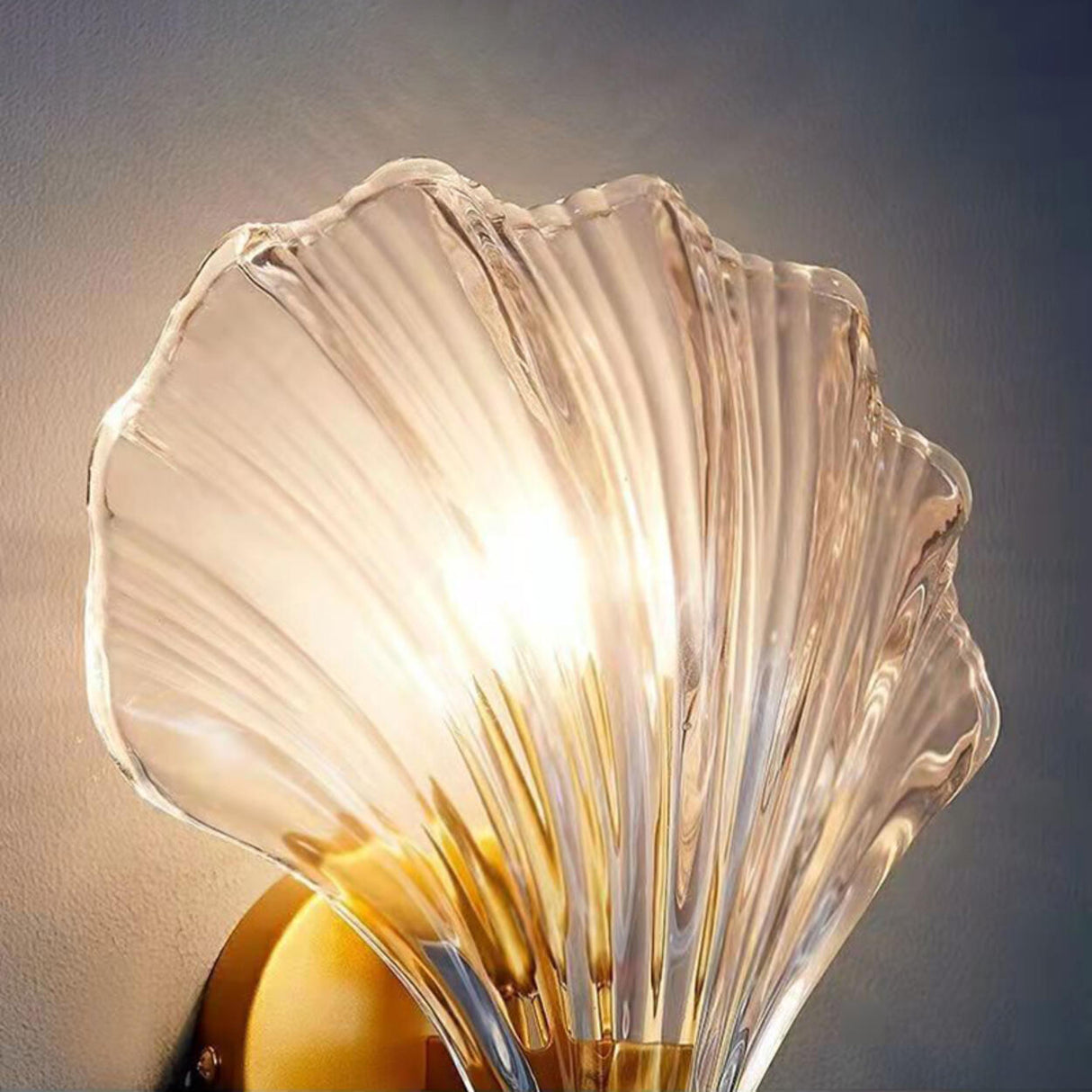 Elegant Gold Seashell Glass Vanity Wall Light Image - 10