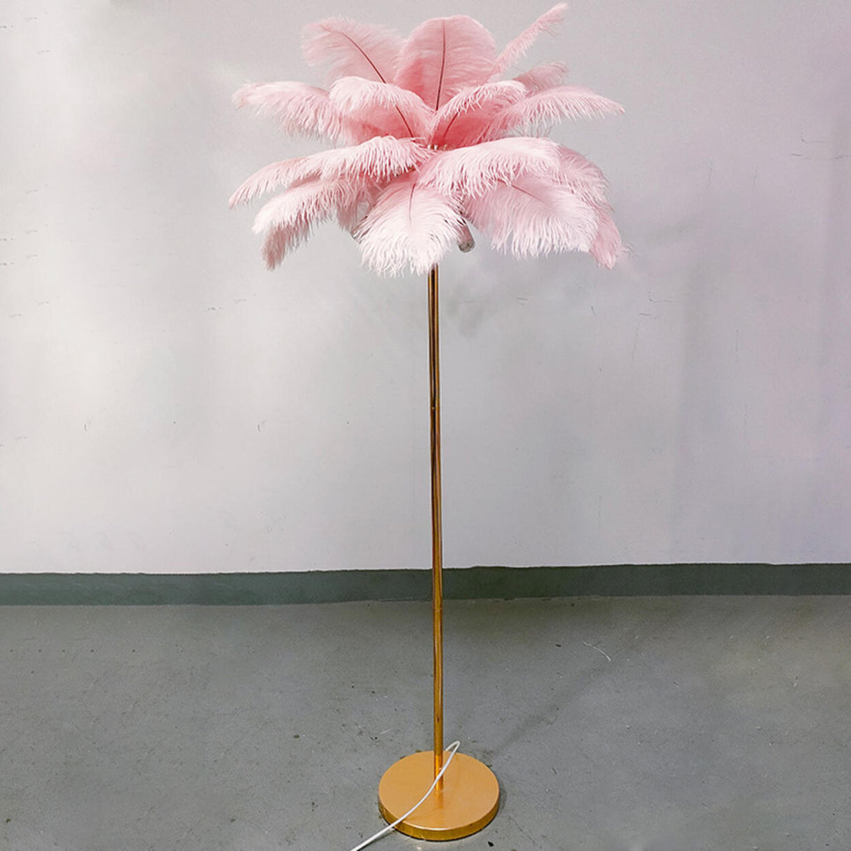 Elegant Pink Feather and Gold Stand Metal Floor Lamp Image - 2