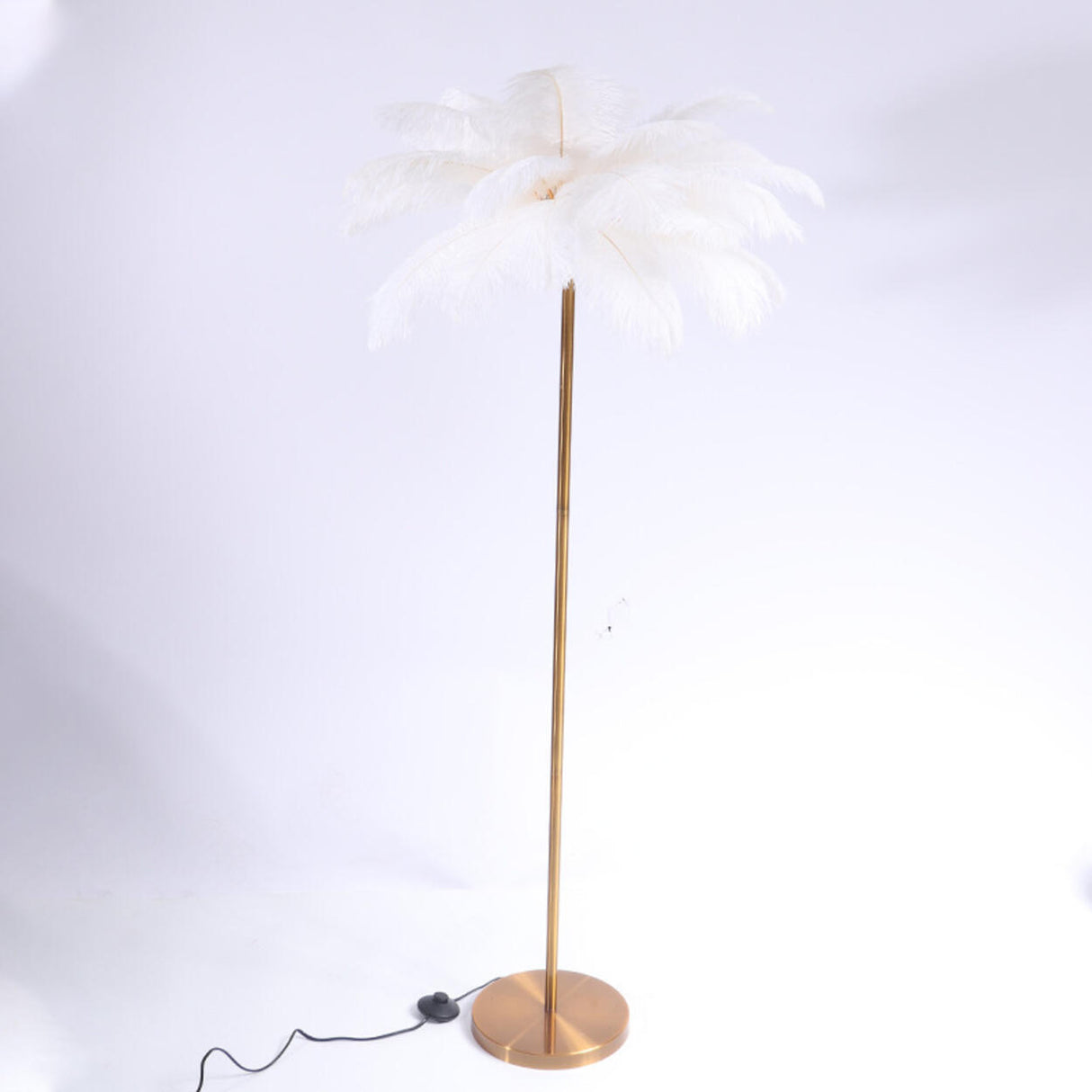 Elegant Pink Feather and Gold Stand Metal Floor Lamp Image - 5