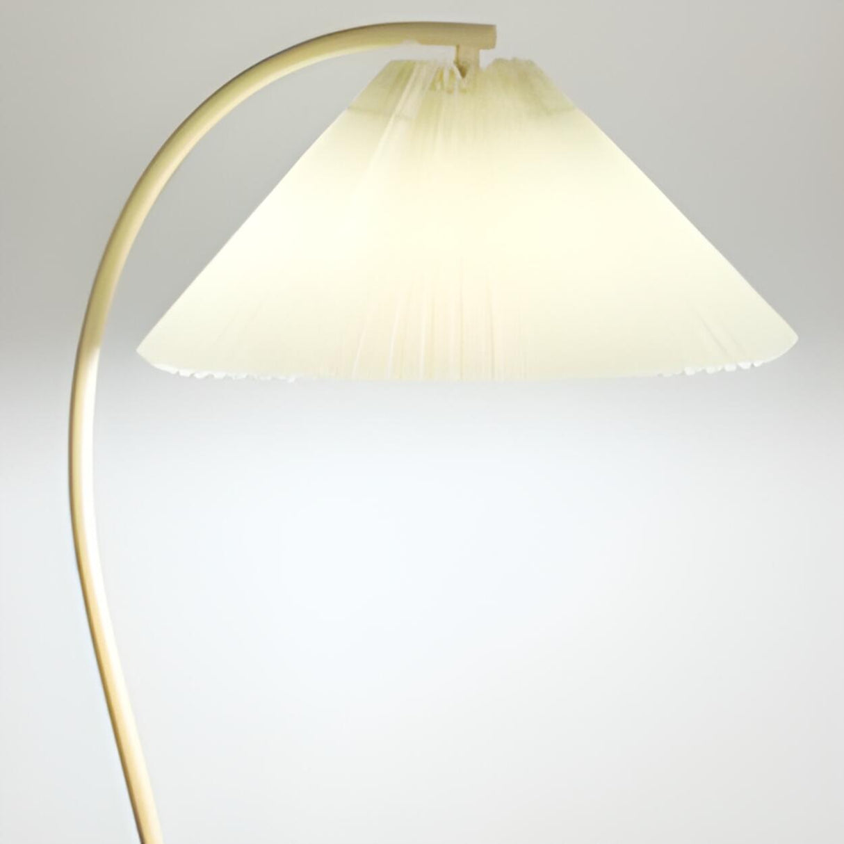 Elegant Pleated Fabric Cream Curved Floor Lamp Image - 10