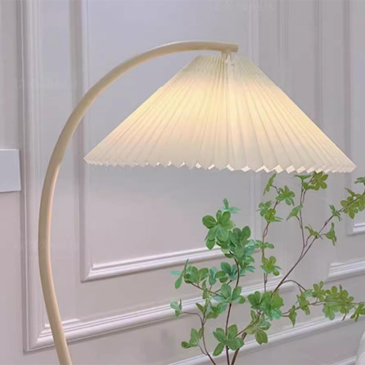 Elegant White Pleated Shade Arched Metal Floor Lamp Image - 7