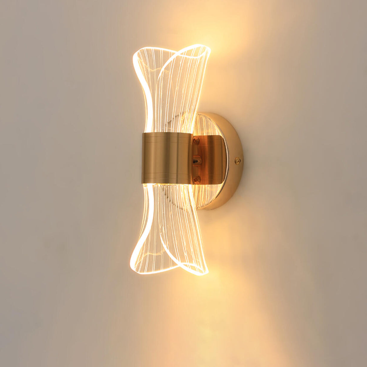 Exquisite Gold Sculptural Design Bedroom Wall Sconce Image - 2