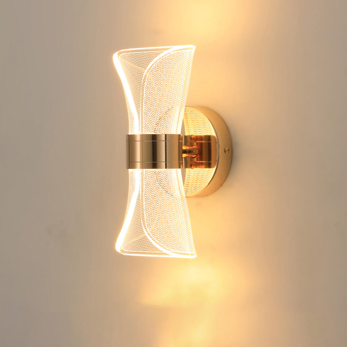 Exquisite Gold Sculptural Design Bedroom Wall Sconce Image - 3