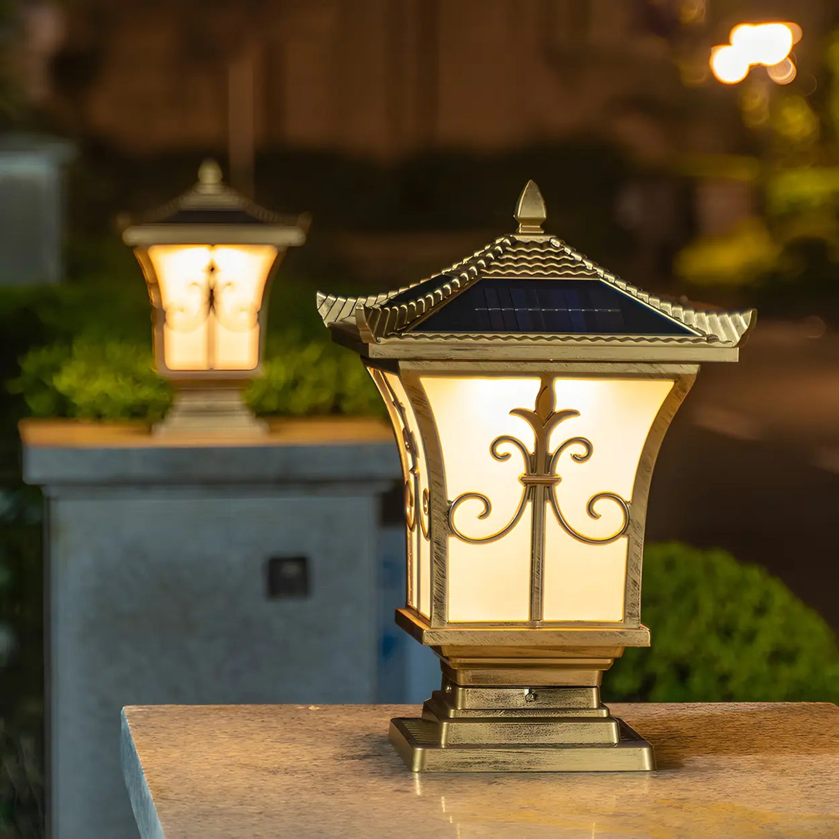 Golden Classical Chinese Garden Solar Outdoor Lamp Image - 14