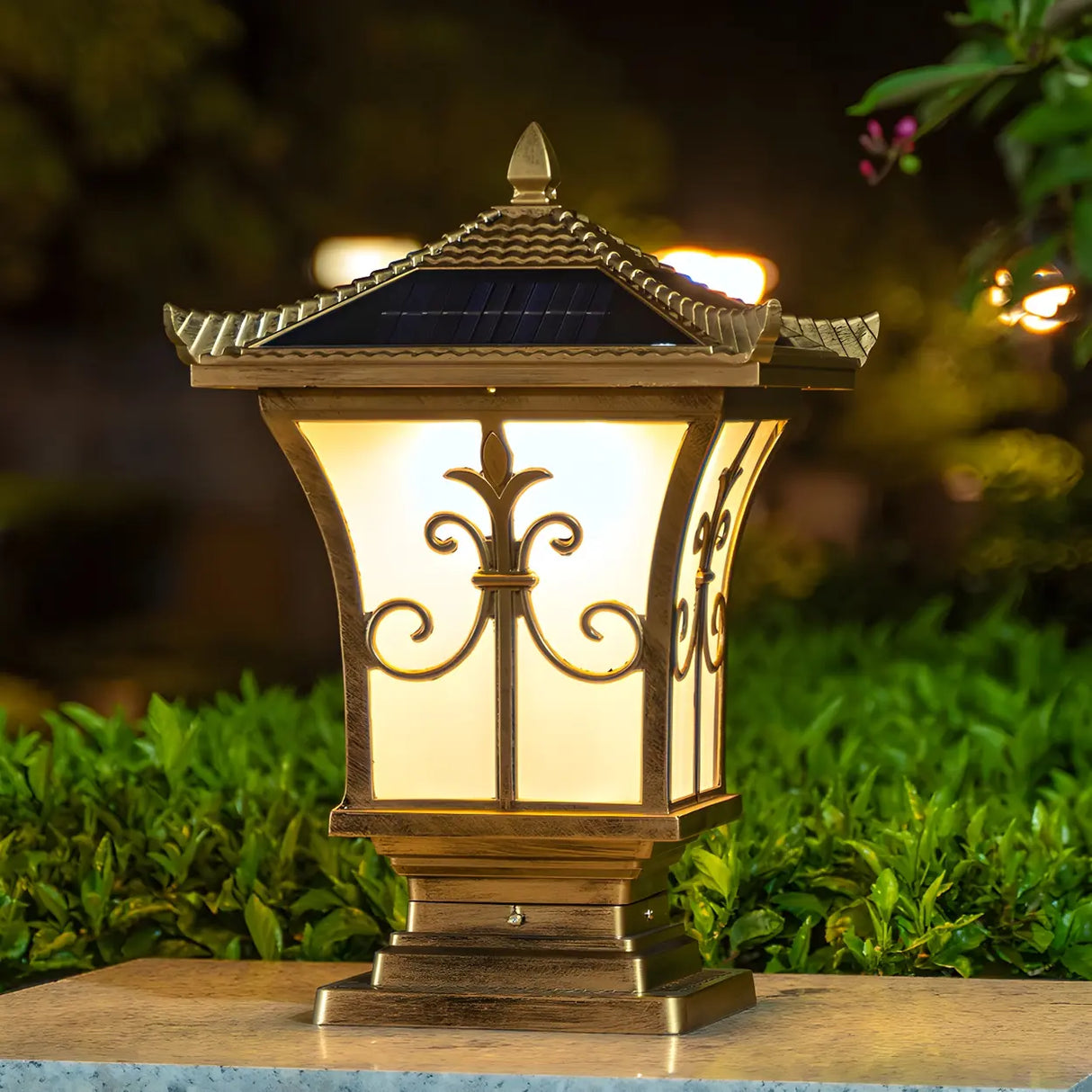 Golden Classical Chinese Garden Solar Outdoor Lamp Image - 7