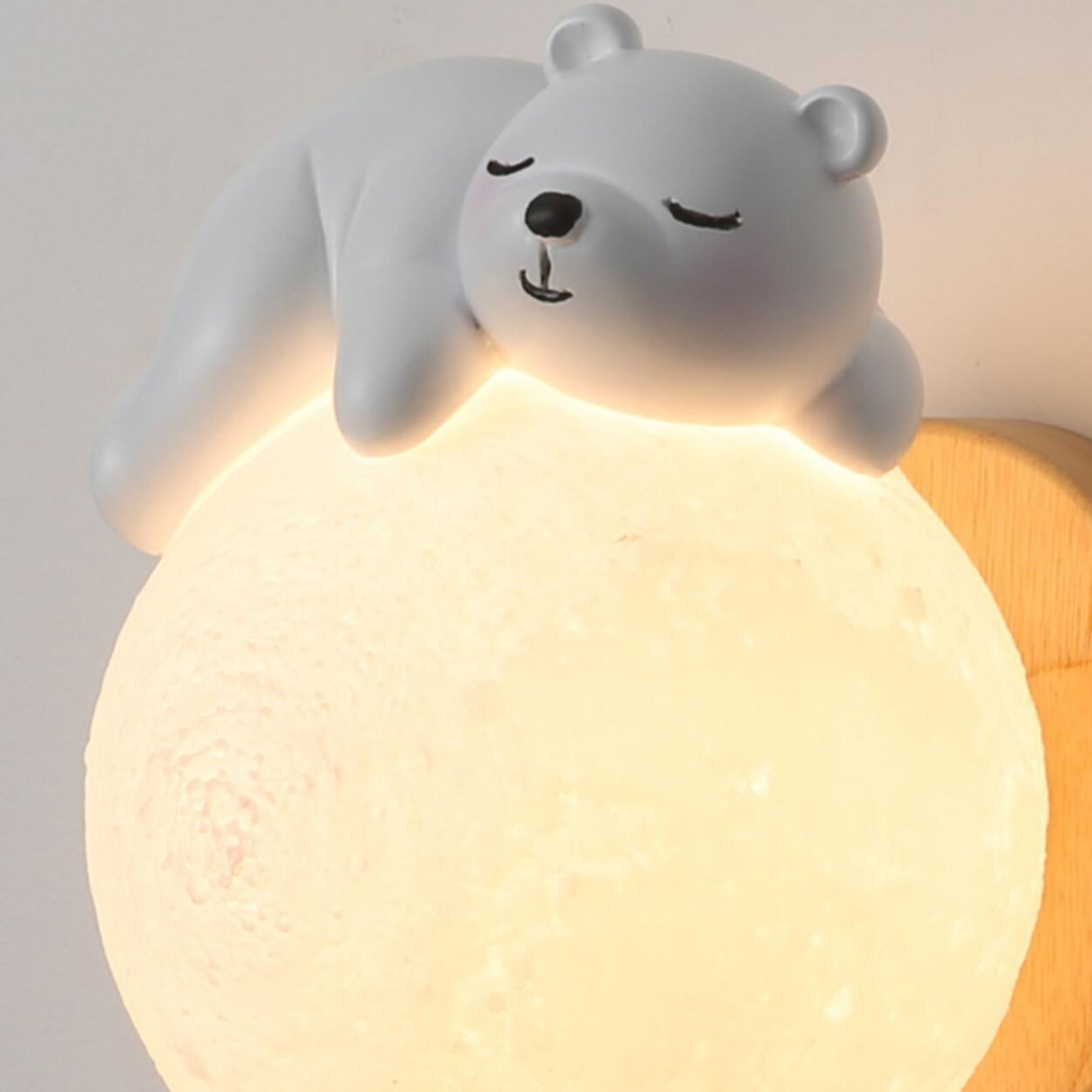 Kids' Room Cute Bear-Themed Wood Globe Wall Sconce Image - 14