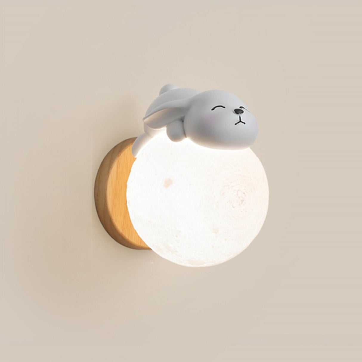 Kids' Room Cute Bear-Themed Wood Globe Wall Sconce Image - 5