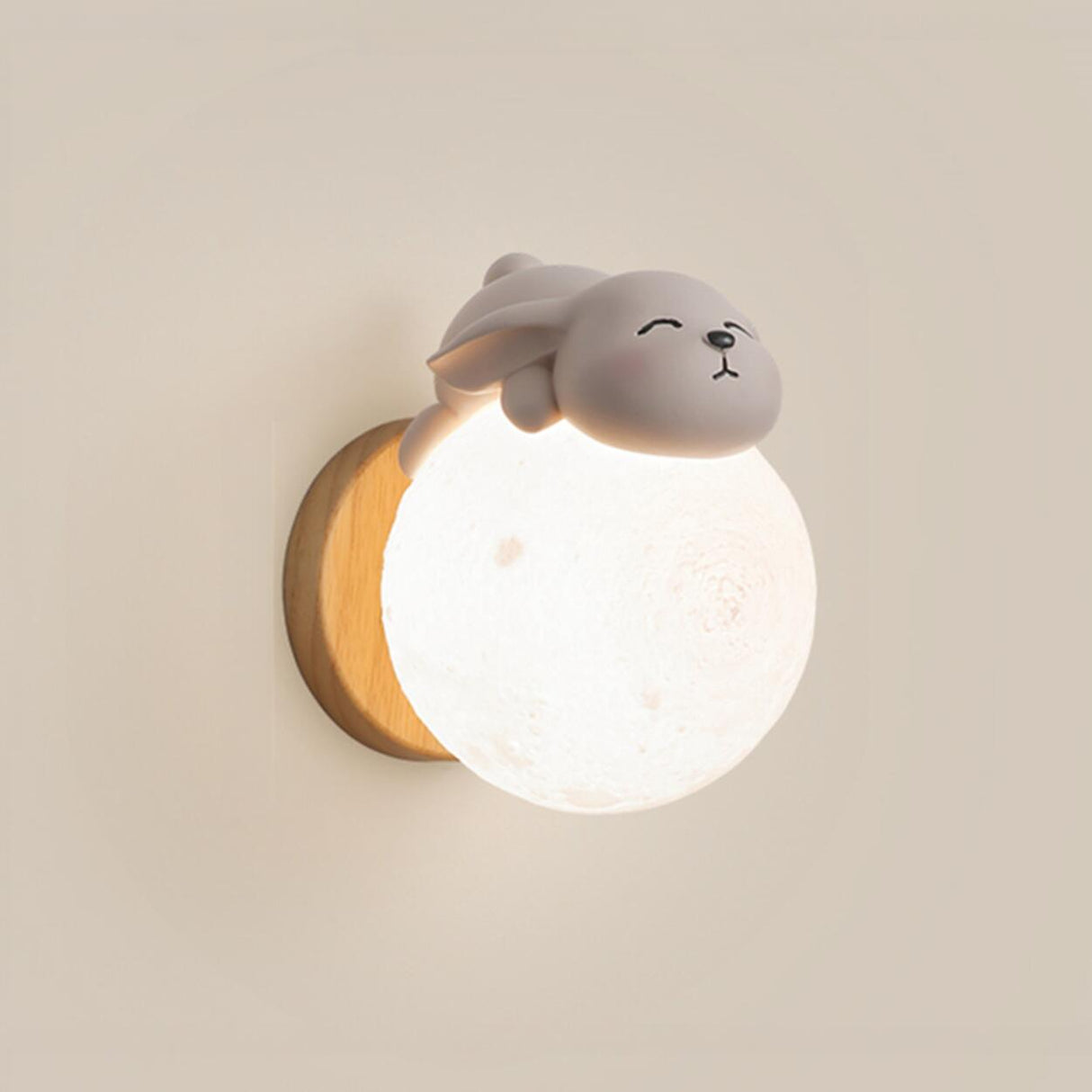 Kids' Room Cute Bear-Themed Wood Globe Wall Sconce Image - 7