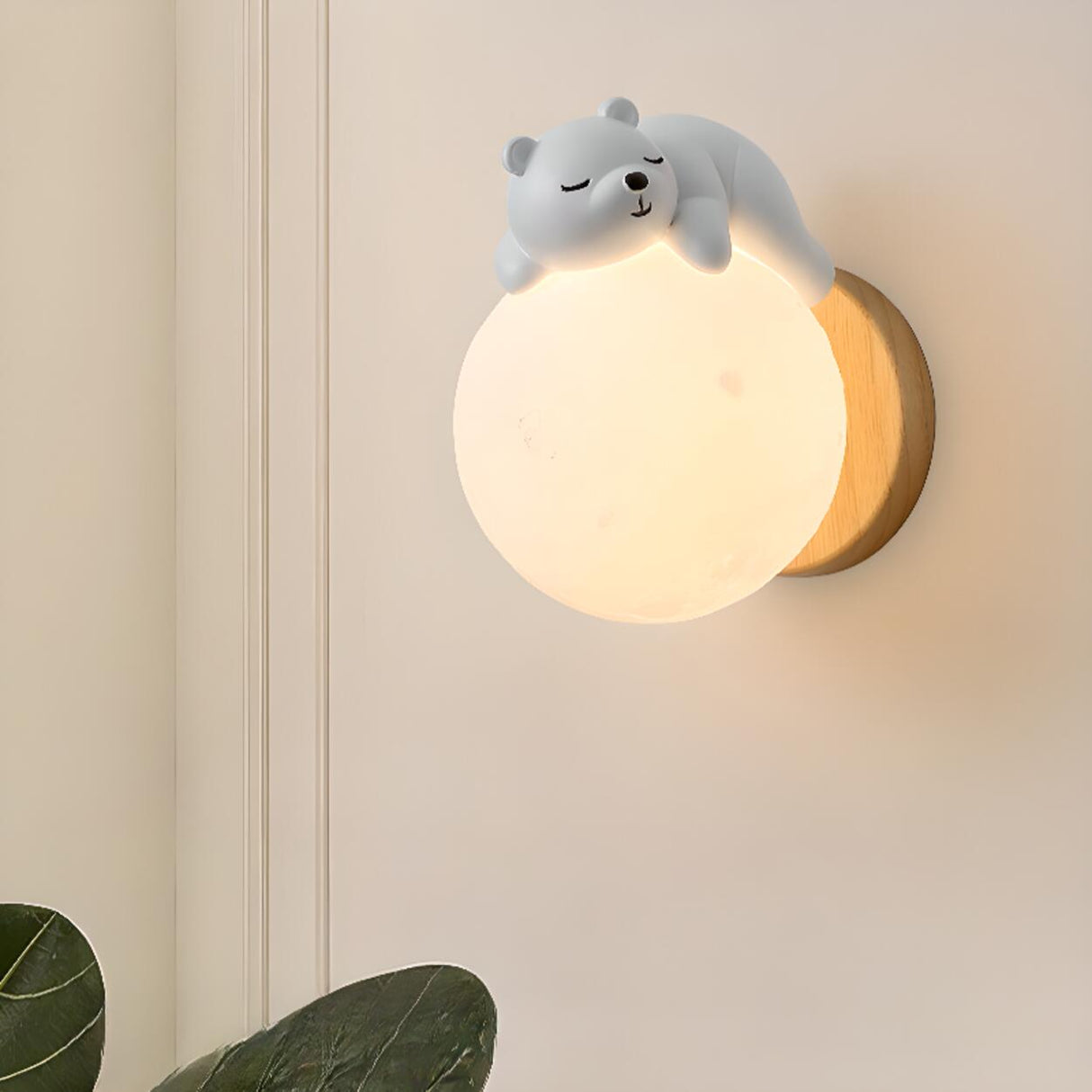 Kids' Room Cute Bear-Themed Wood Globe Wall Sconce Image - 8