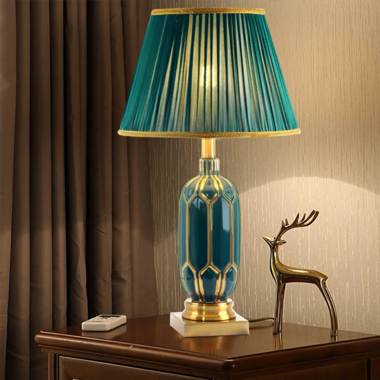 Luxe Green Vase Table Lamp with Push Button Switch Image - 9