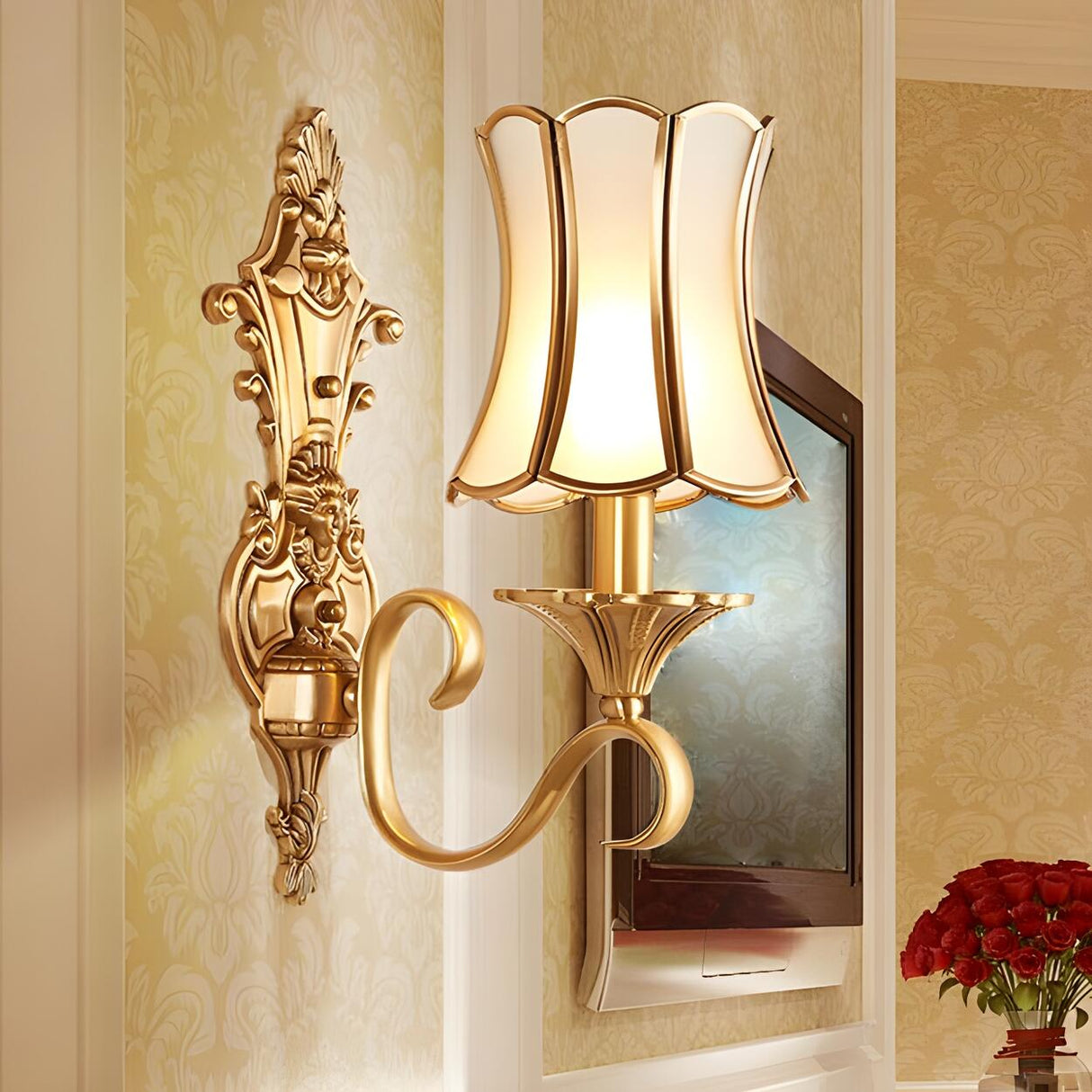 Luxurious Gold Geometric Frosted Glass Wall Sconce Image - 11