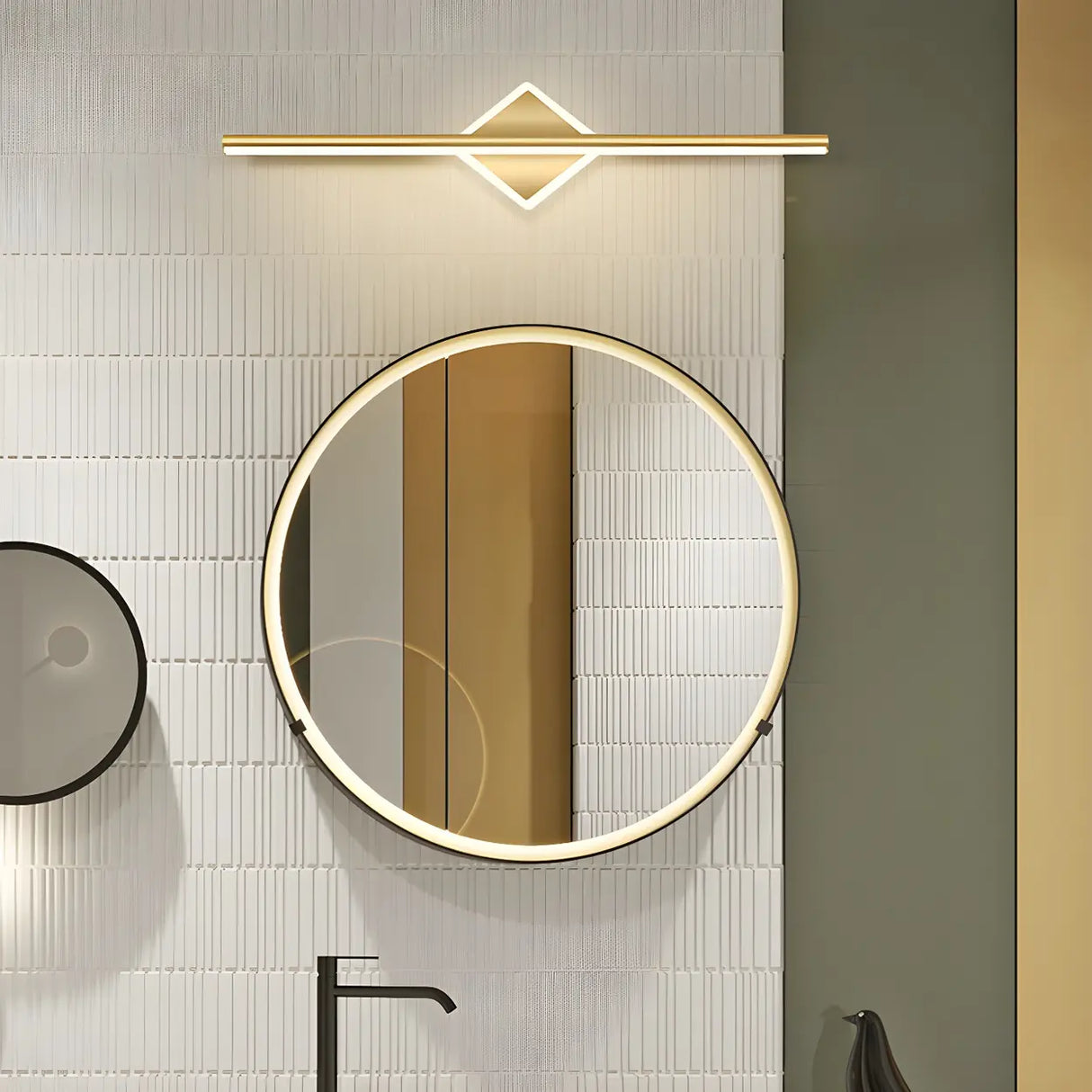 Luxury Gold Geometric Decor Linear Metal Vanity Light Image - 4