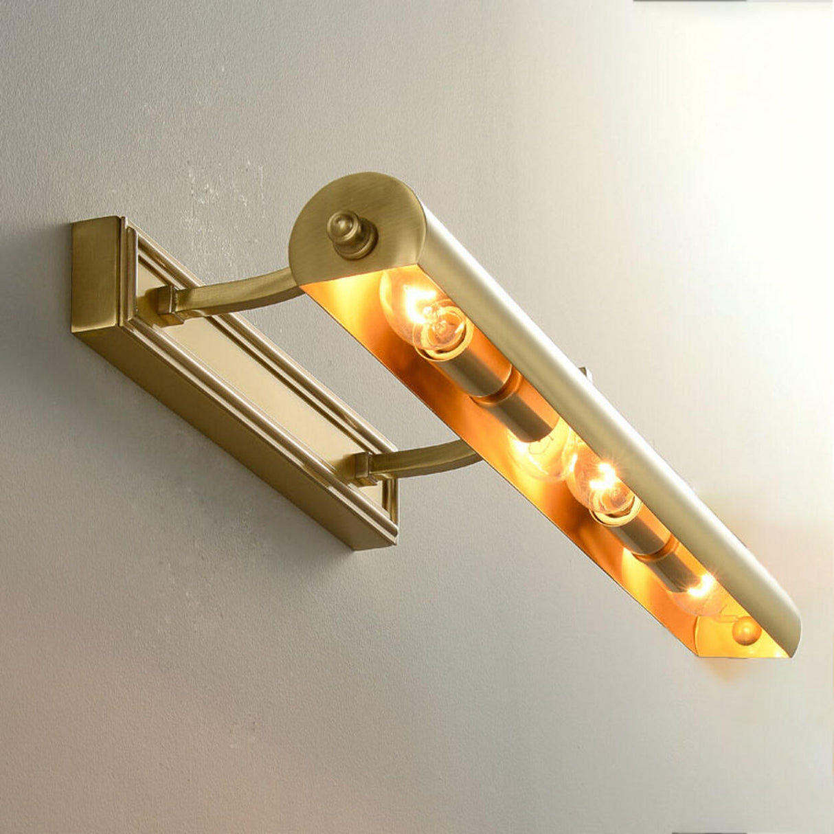 Luxury Gold Geometric LED Bathroom Vanity Light Image - 13