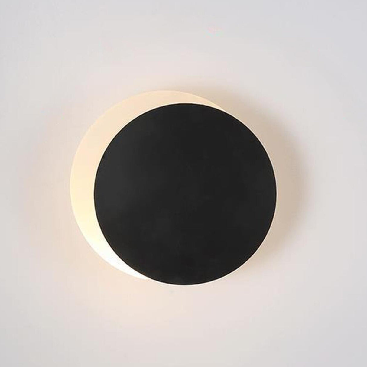 Minimalist Black Circular Metal LED Wall Sconce Image - 14