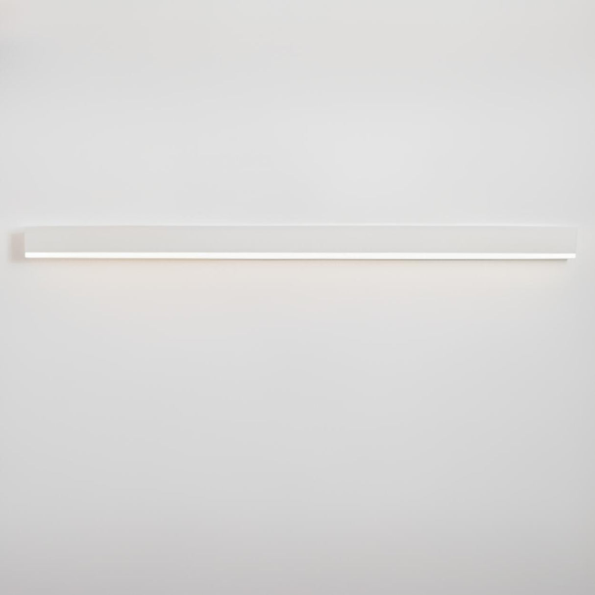 Minimalist Black Linear LED Metal Wall Sconce Light Image - 11